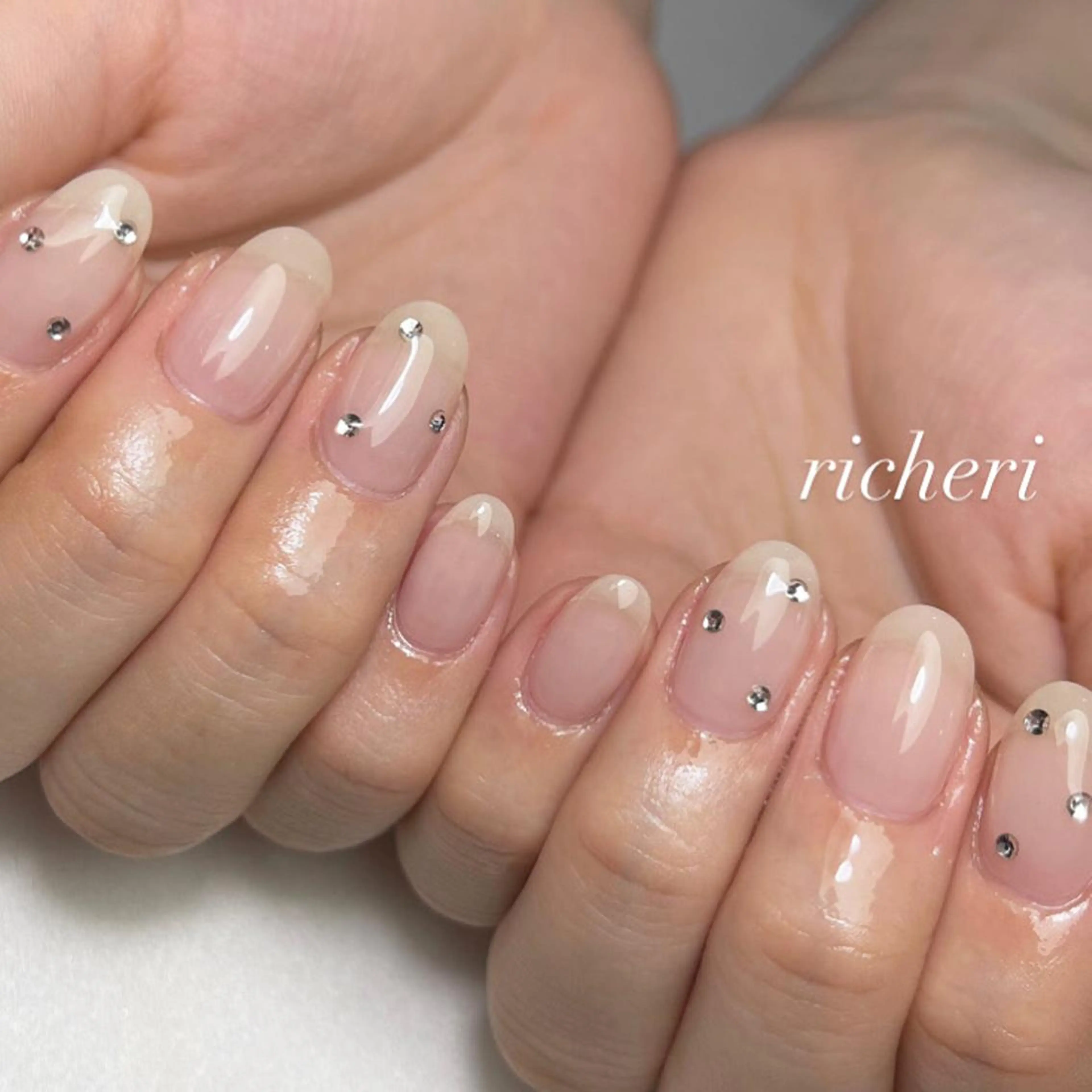 ミディアム ネイル ハンドネイル richeri beautyのエステ・リラクイメージ