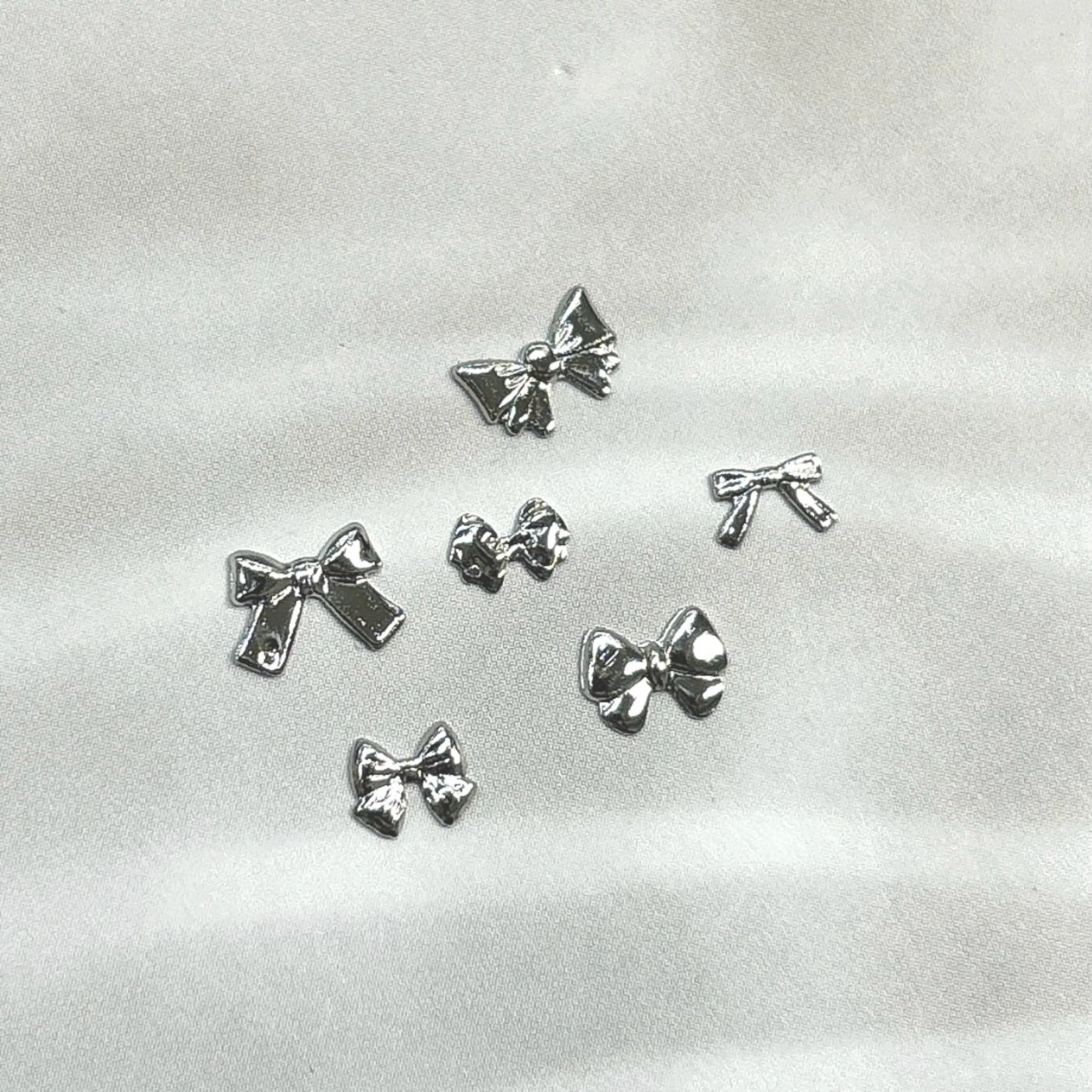 ネイル リボン シンプルネイル Bianca市ヶ谷店 Aiuraのネイルデザイン