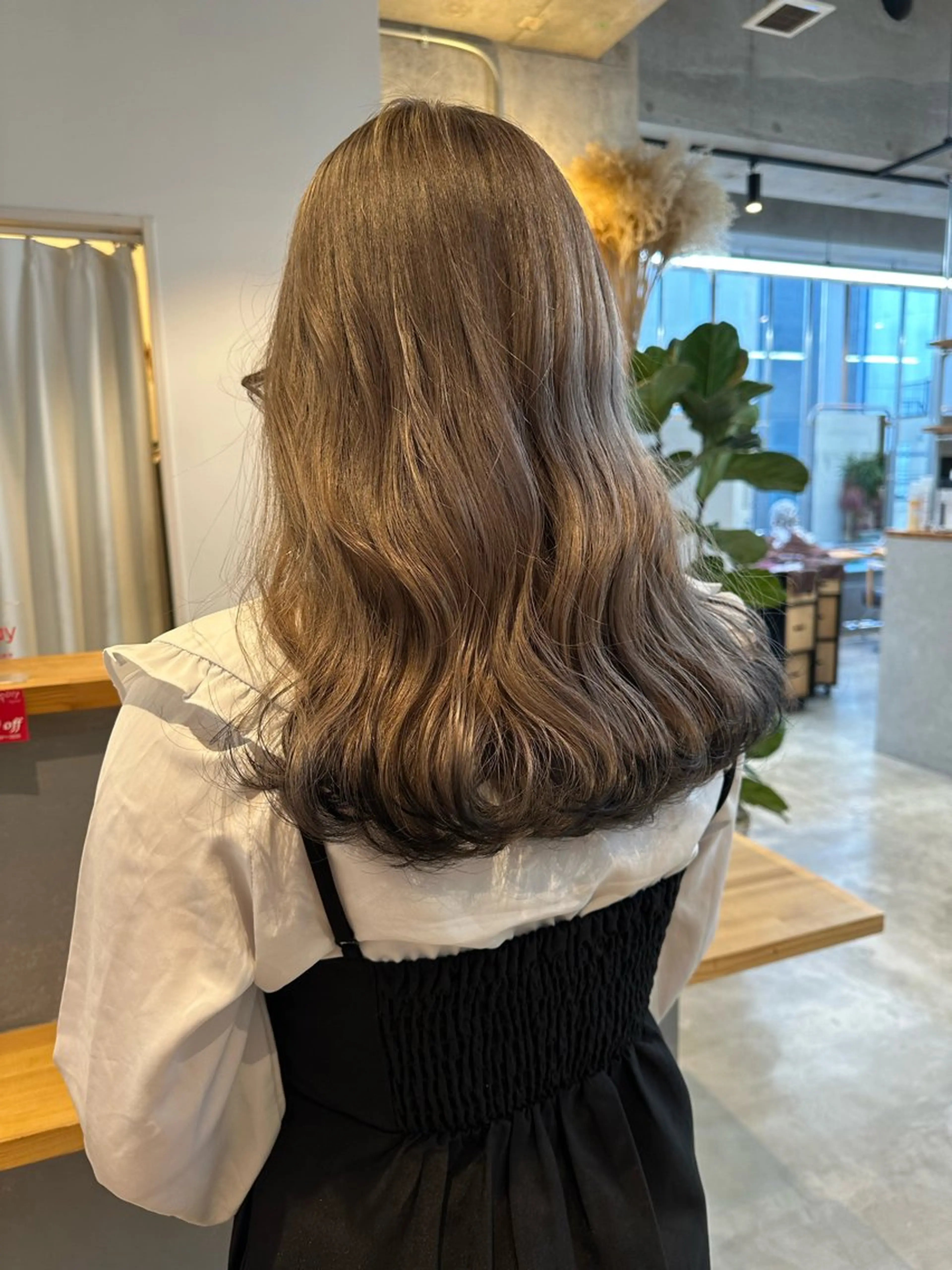 ミディアム カラー yuika .のヘアスタイル