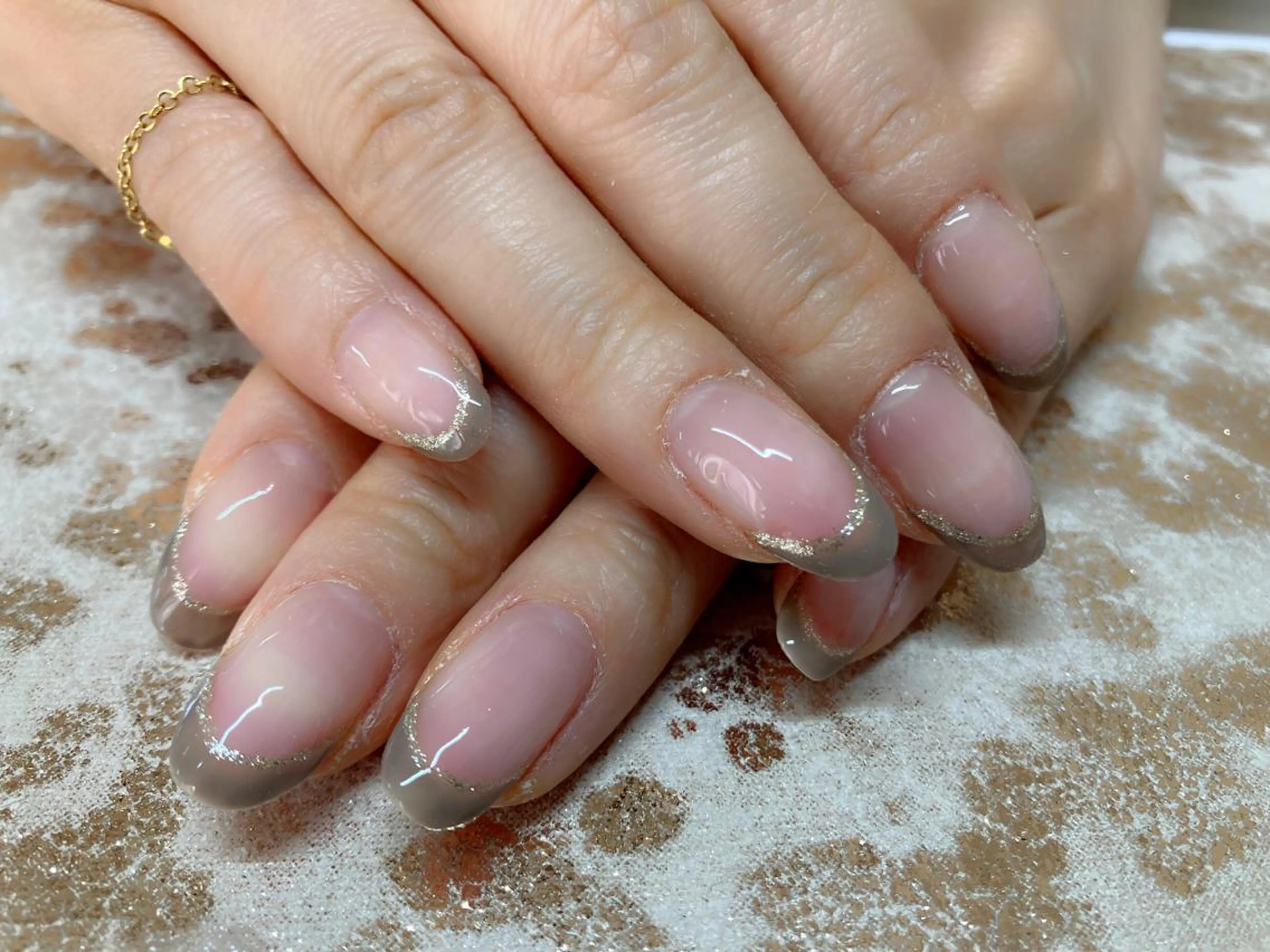 ネイル フレンチネイル ラメ(グリッター) ハンドネイル komohana salon🌺のネイルデザイン