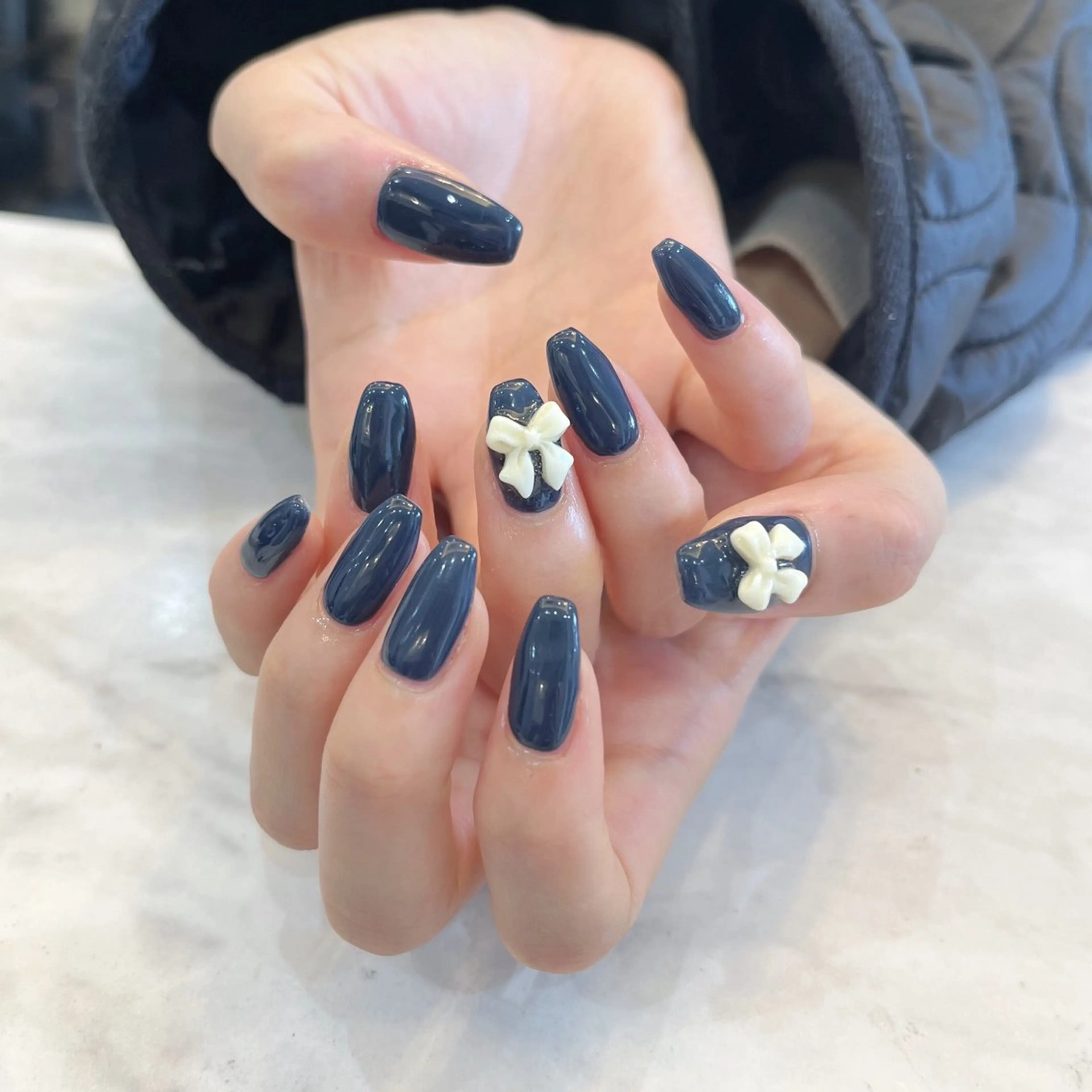 ネイル ネイビー リボン ハンドネイル arl nail💅yuriのネイルデザイン