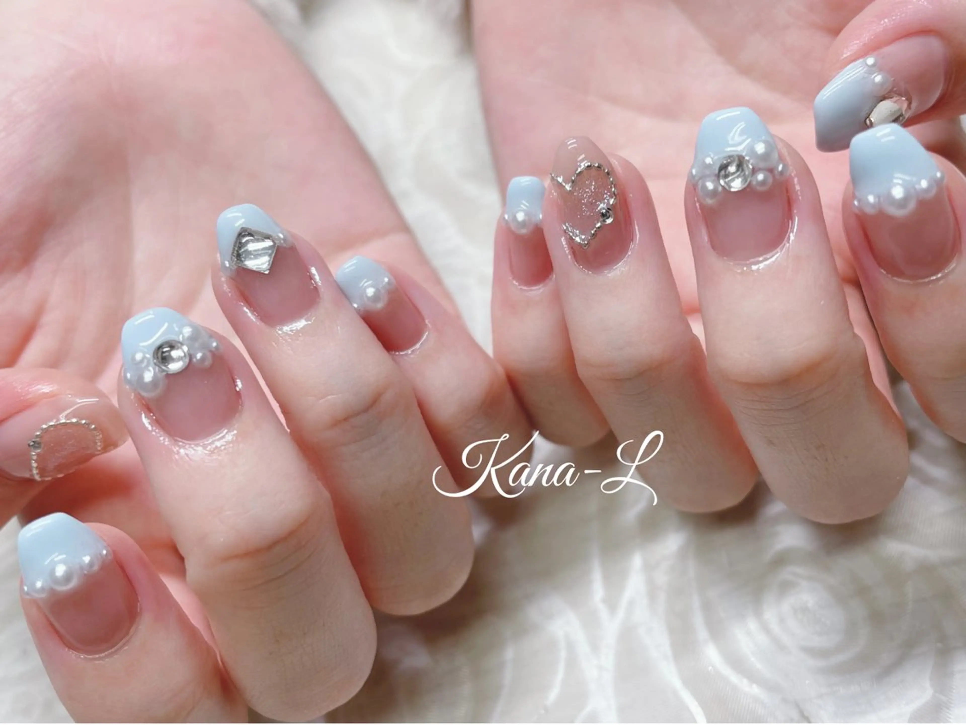 ネイル フレンチネイル ジェルネイル ハート キラキラネイル 水色 芦辺 香奈のネイルデザイン
