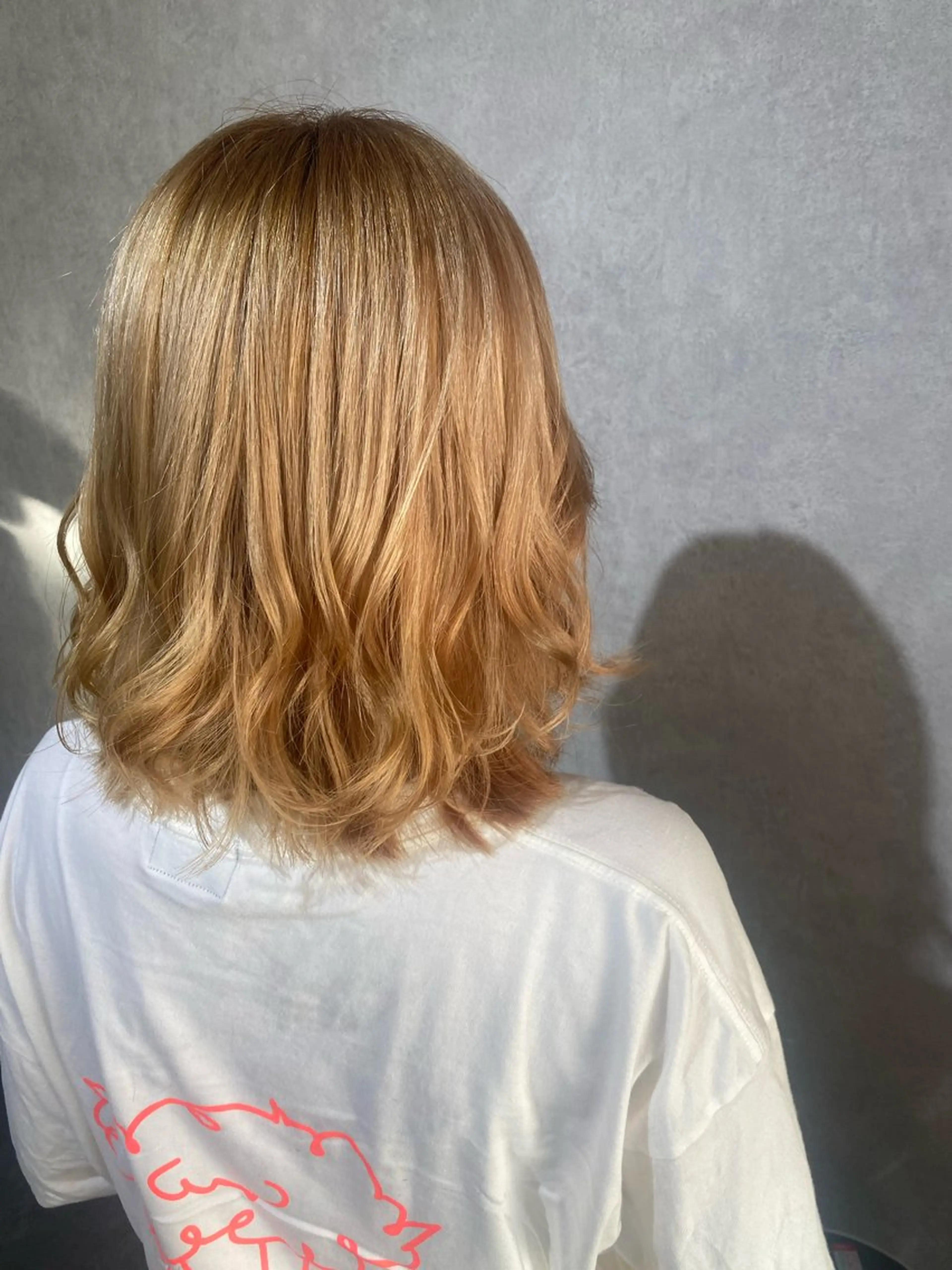 カラー Bish Yanaのヘアスタイル