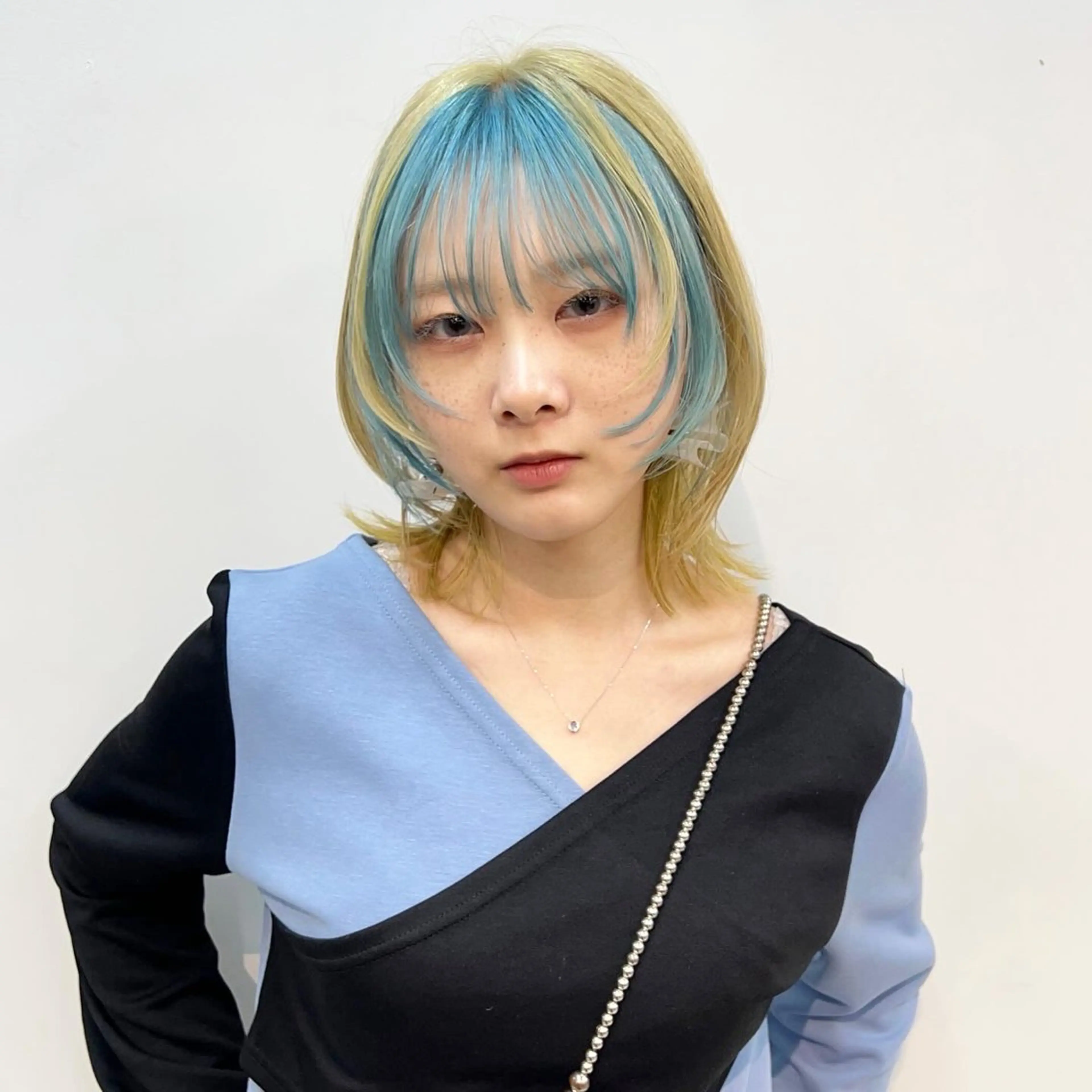 ミディアム カラー カット ヘアカラー ハイトーンカラー/ さらさのヘアスタイル