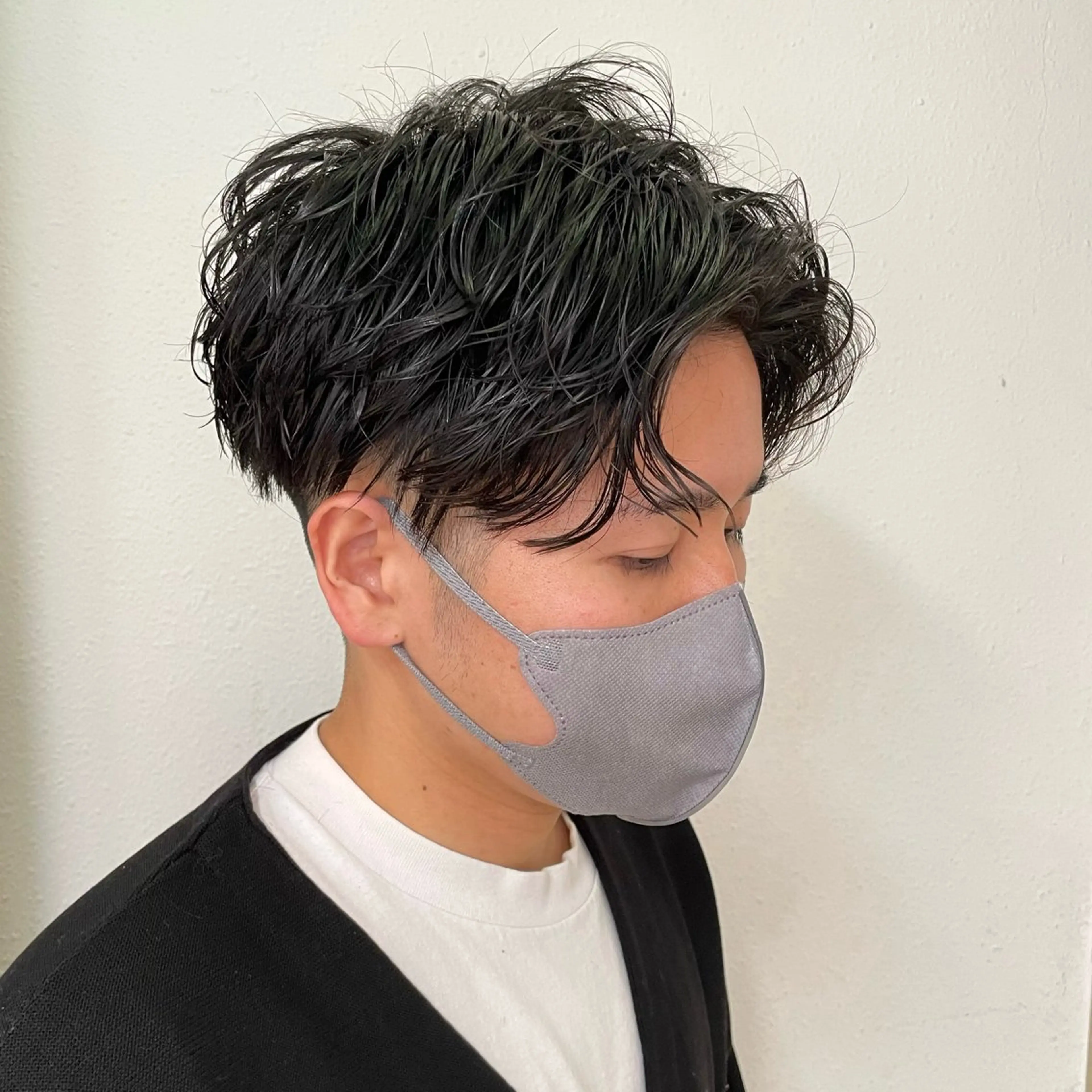 パーマ メンズ センターパート マッシュ メンズパーマ プードルパーマ スパイキーショート 博多No.1 メンズパーマ美容師のヘアスタイル