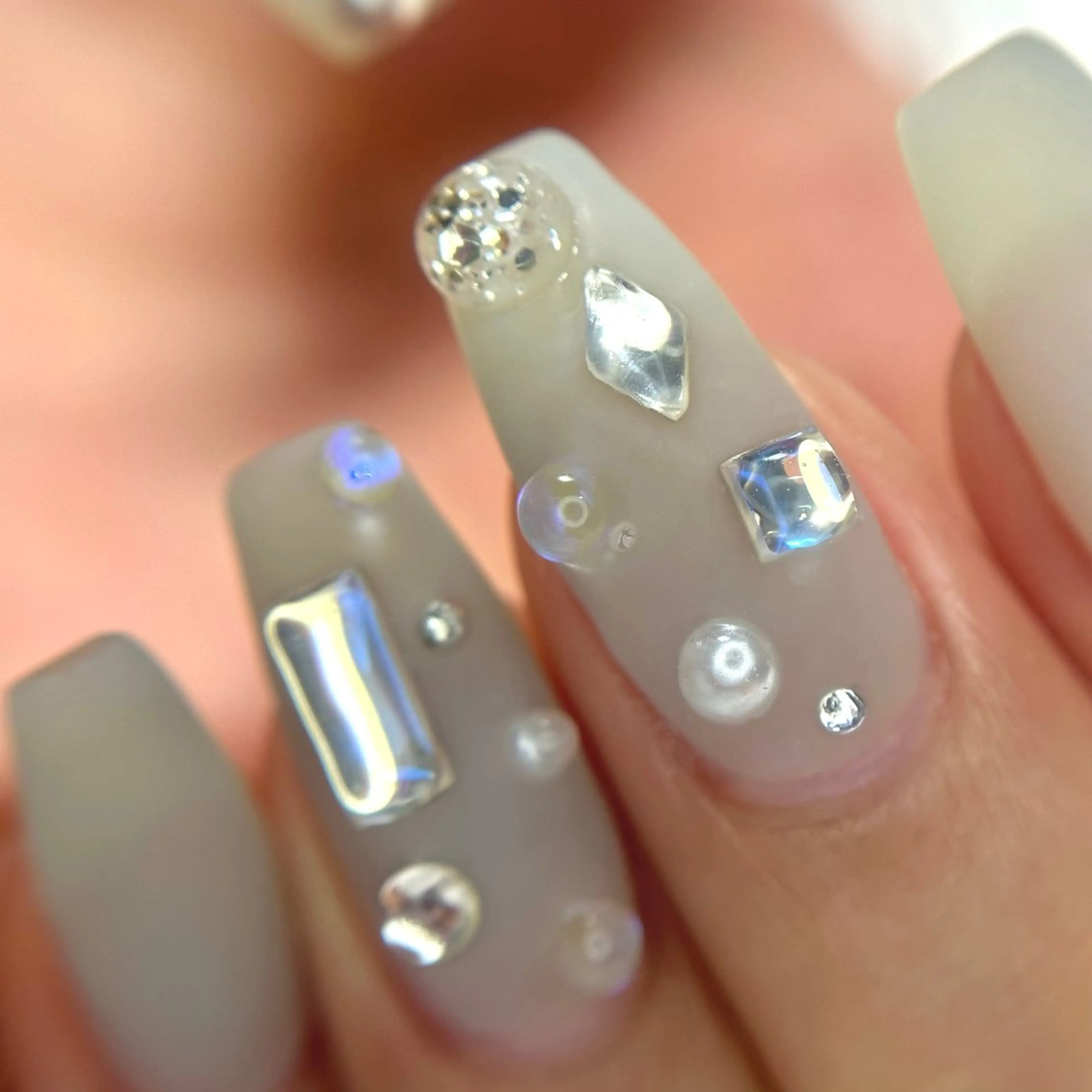 ネイル ハンドネイル OKIKA所属・【OKIKA】 らん🦖🌈🧡のマツエク・マツパデザイン