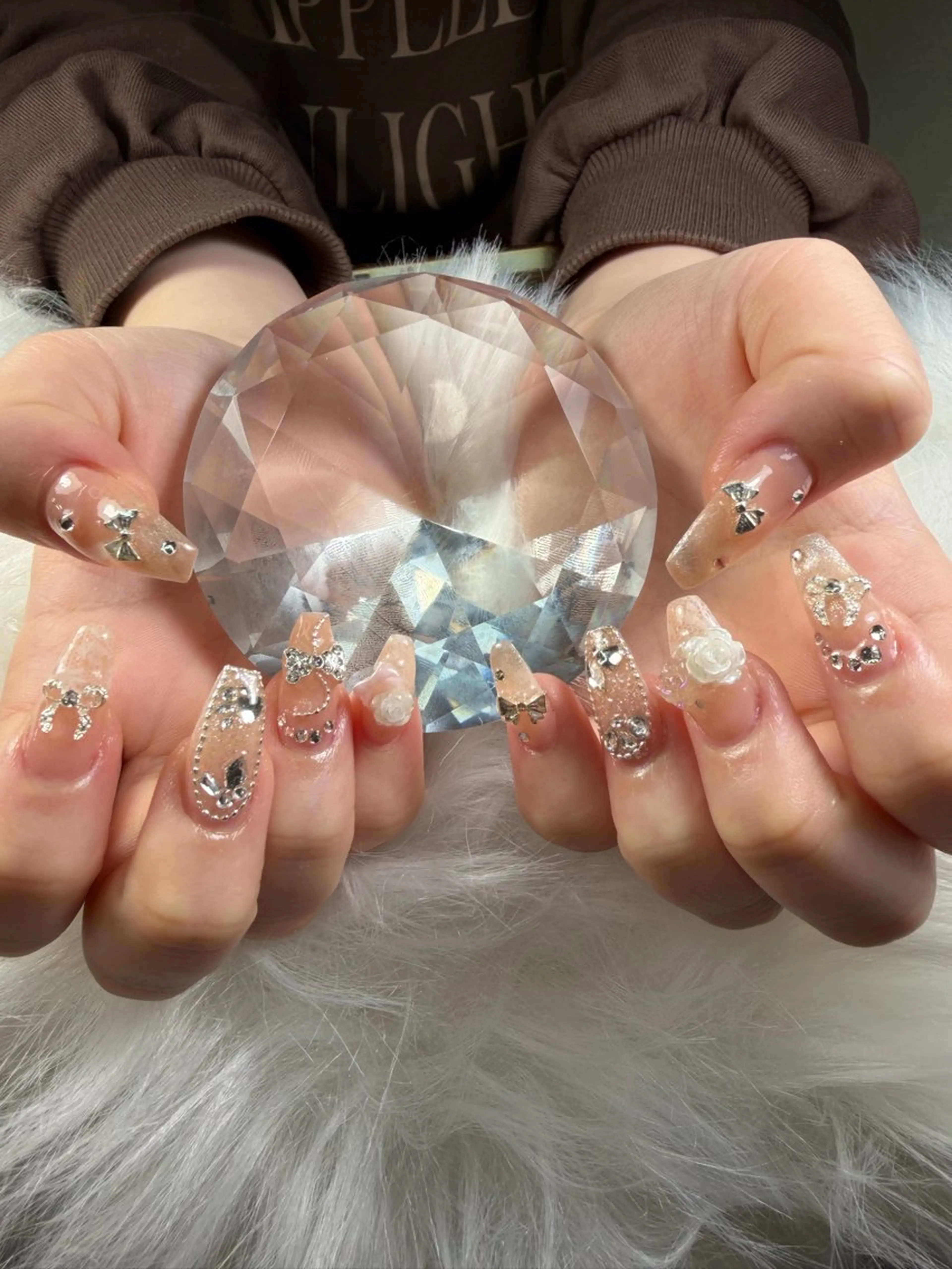 ネイル アートネイル オーロラネイル チークネイル 長さ出し フットネイル ハンドネイル ハンドケア Mio_ Noiranailのネイルデザイン