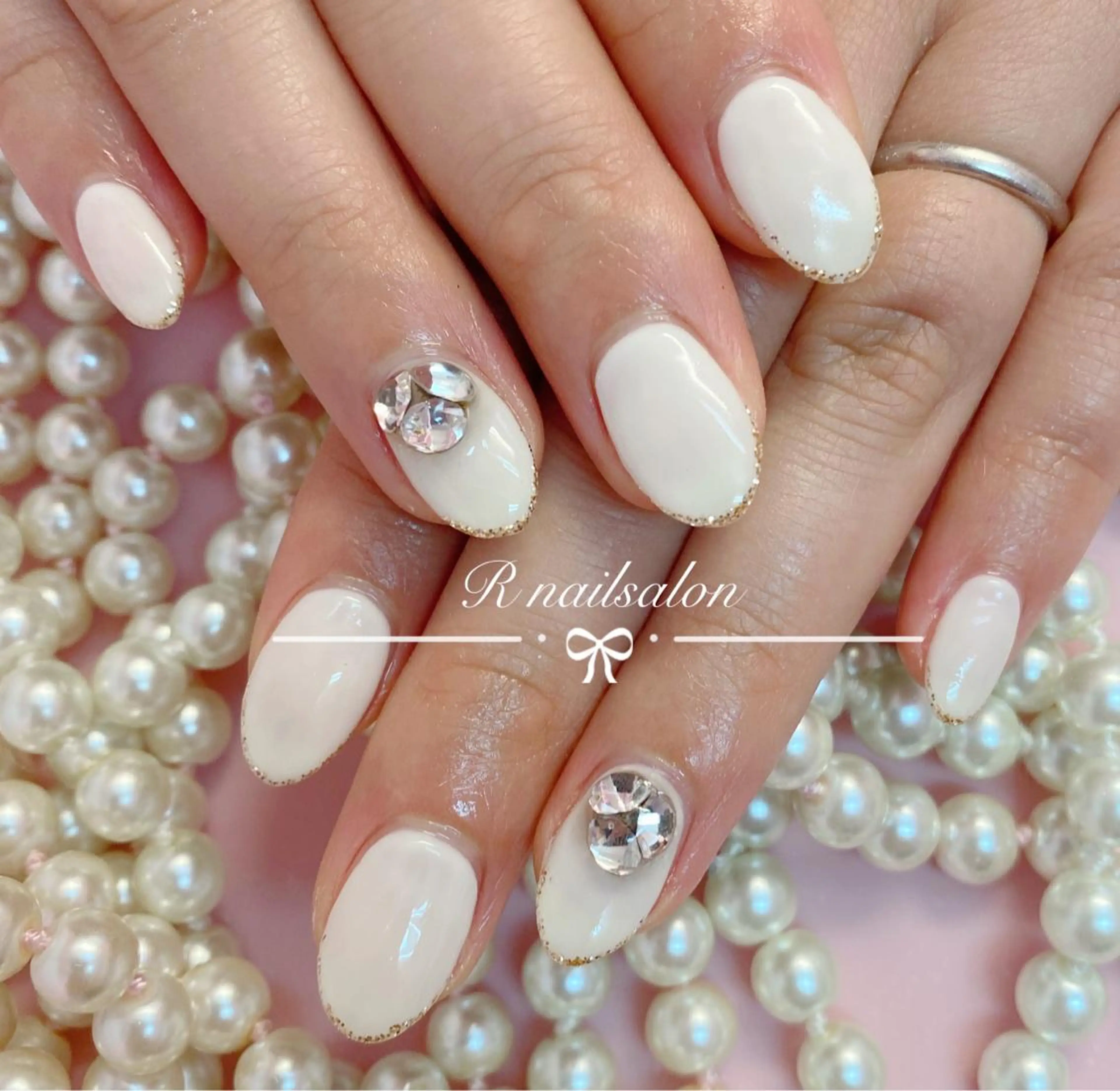 ミディアム R NAILSALONのネイルデザイン