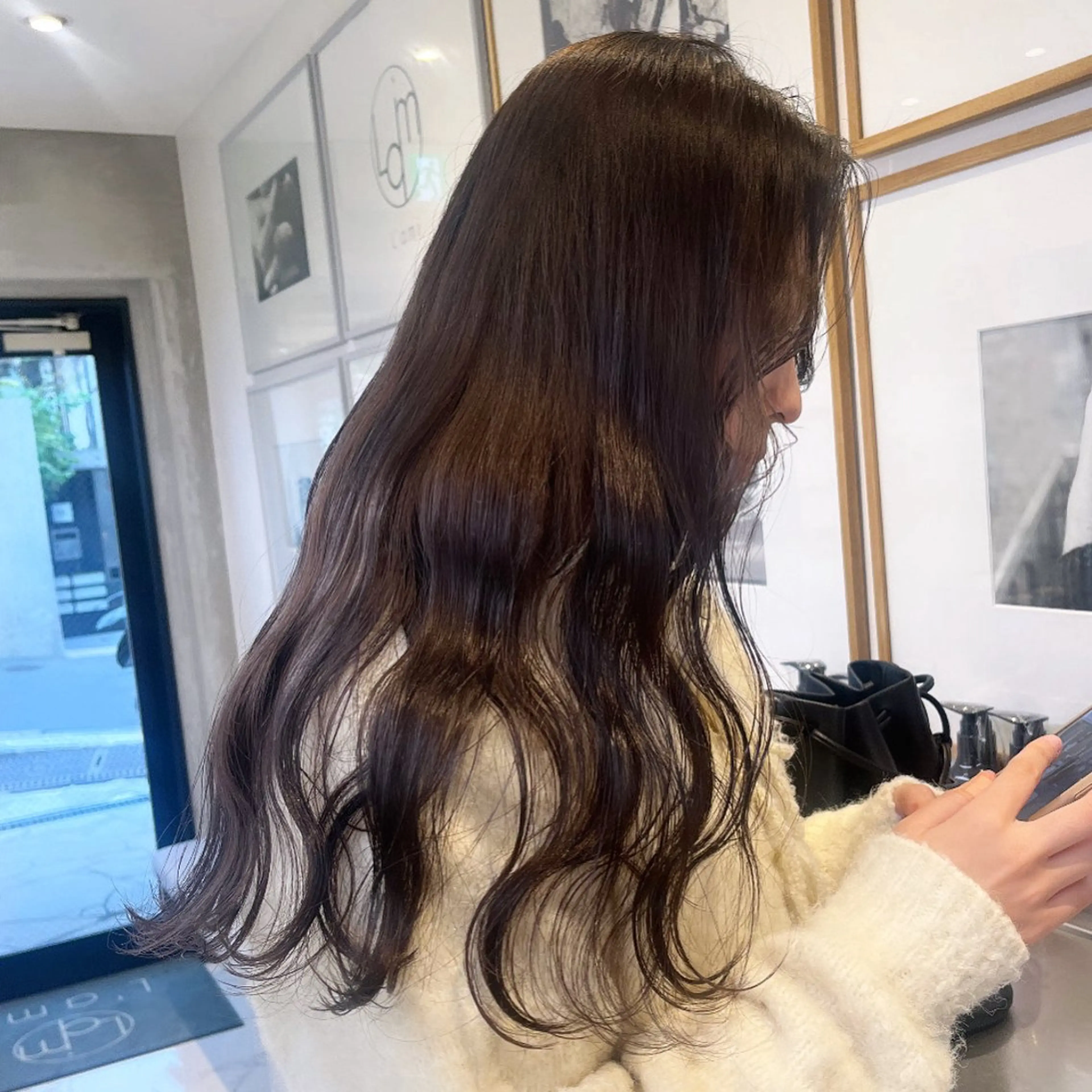 ロング カラー ベージュカラー ブラウンカラー 透明感カラー オリーブベージュ オリーブブラウン ヘアカラー トリートメント ヘッドスパ ヘアセット カジュアルを女っぽく 𝗮𝘆𝗮𝗰𝗼のヘアスタイル