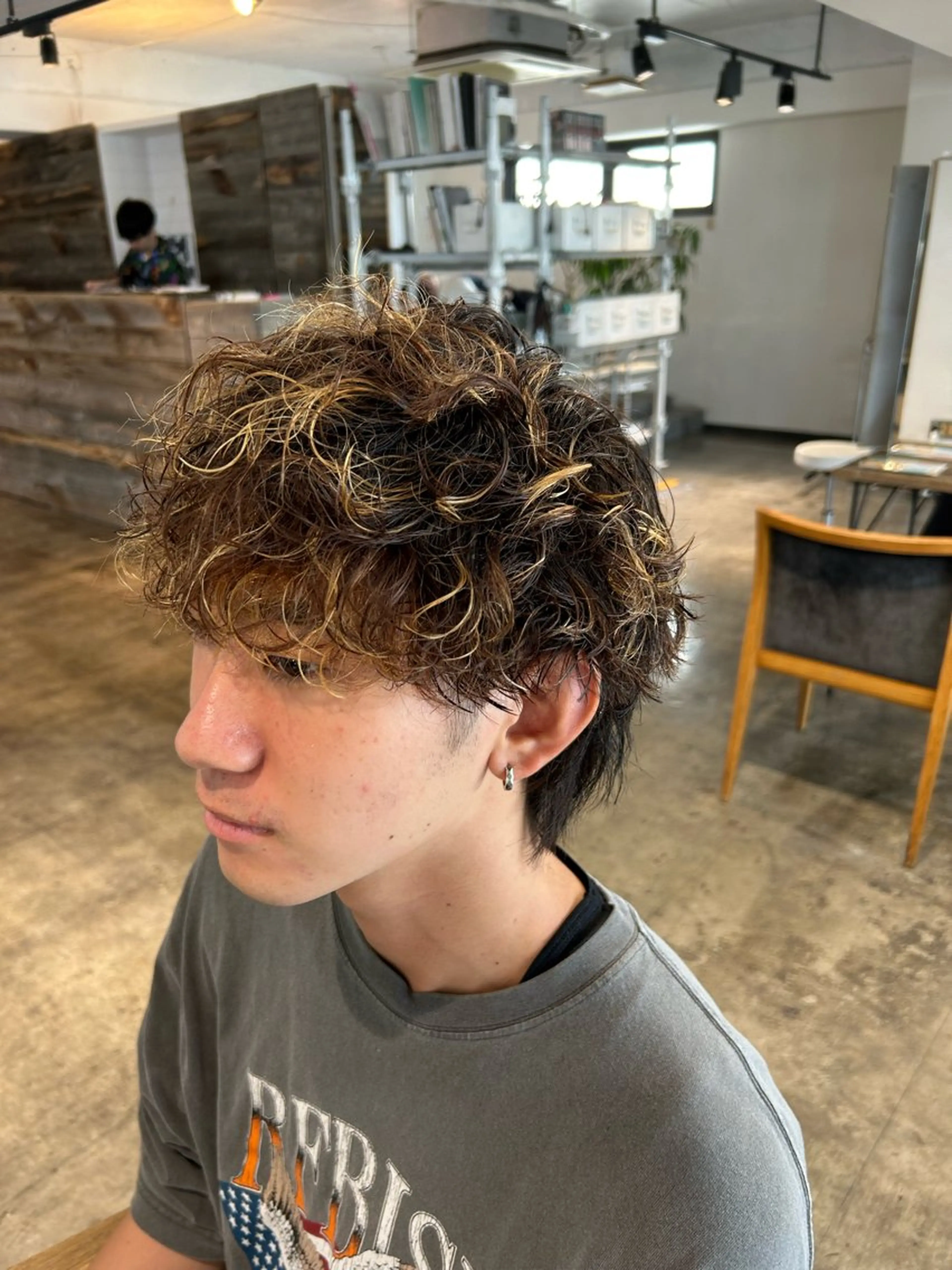 ショート パーマ メンズ センターパート ダウンパーマ カルマパーマ メンズ韓国風 マッシュウルフ カット パーマ become men's hair 名駅店所属・名駅/フェザーパーマ 韓国ヘア/森岡のヘアスタイル