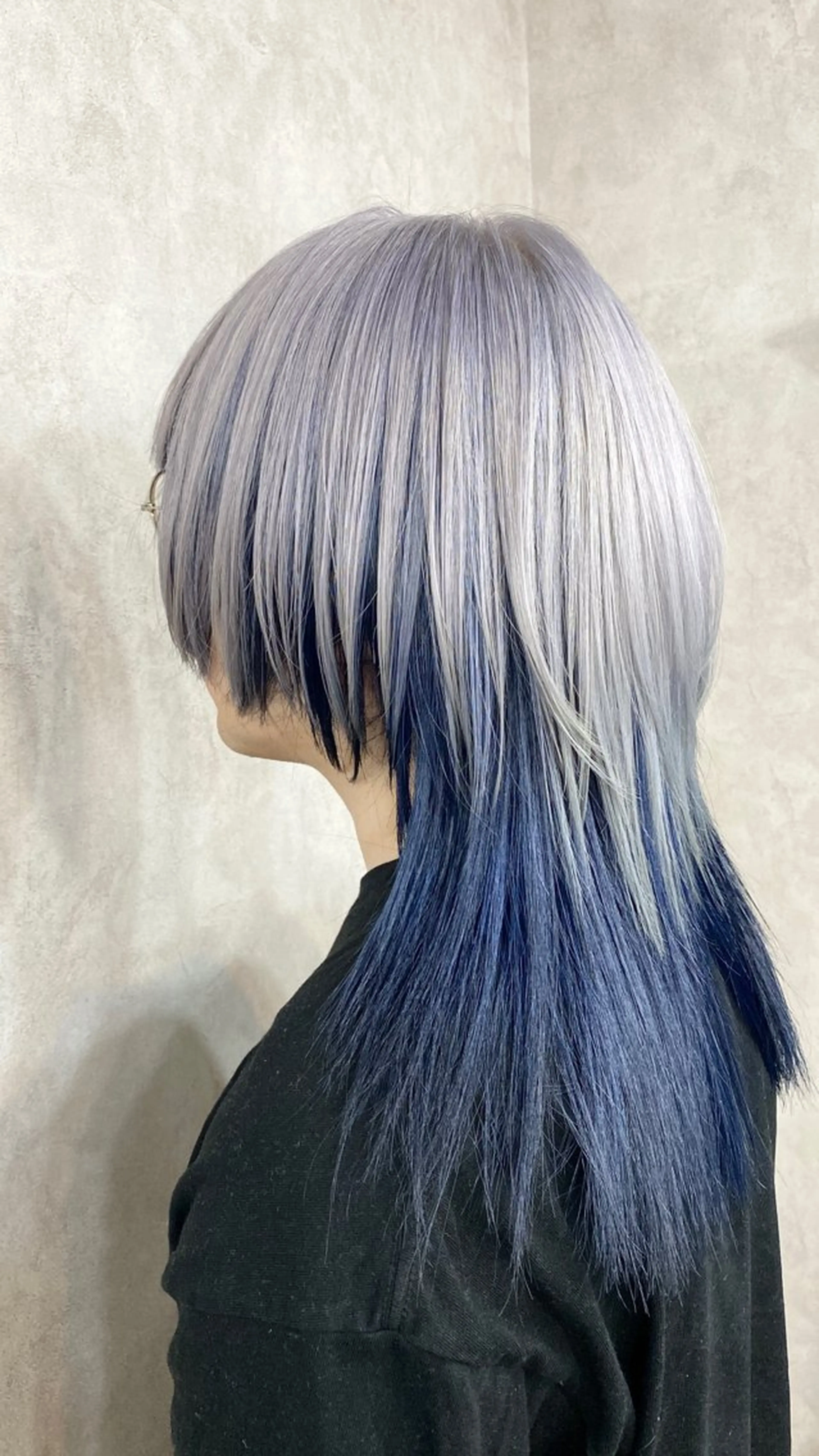 ミディアム カラー ブリーチ ブルーカラー インナーカラー ネイビーカラー シルバー 艶髪サラサラカラー 🌈前原健吾のヘアスタイル