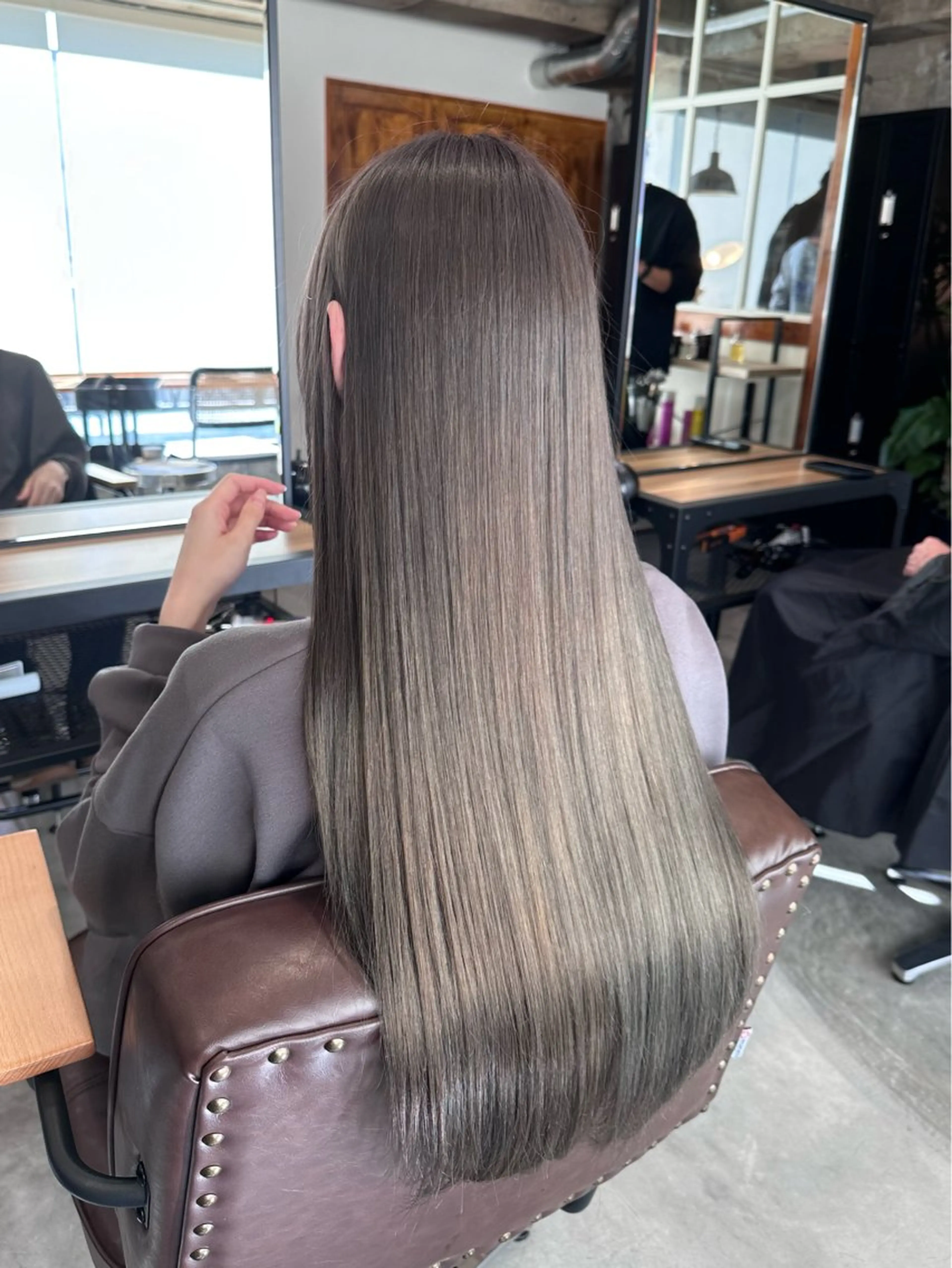 セミロング 顔まわりレイヤー 韓国風ヘア レイヤーカット ローレイヤー 縮毛矯正 カット ヘアカラー トリートメント Masena所属・【必ず似合わせます】 川口航平のヘアスタイル