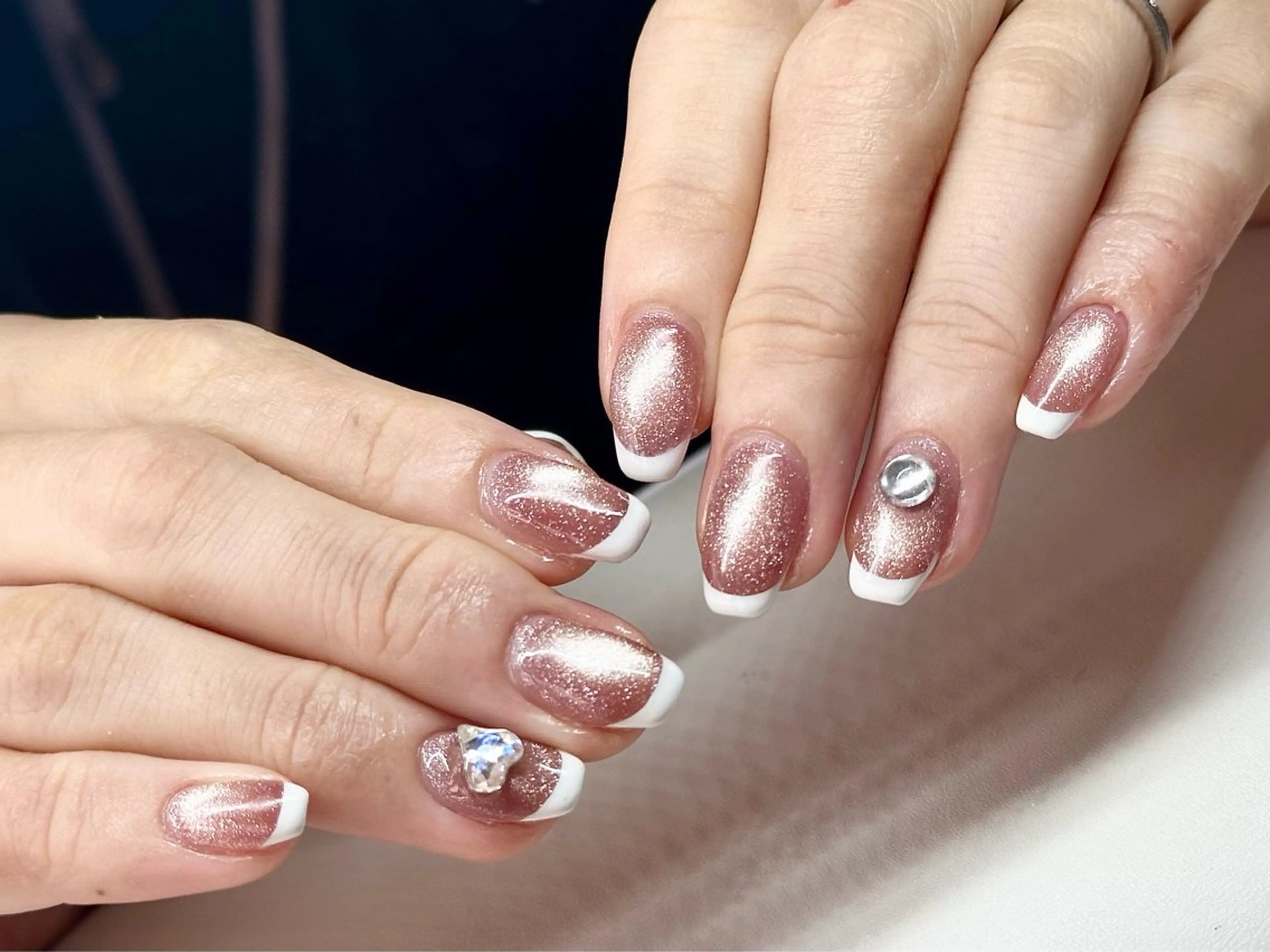 ネイル チークネイル 長さ出し ガーリー 韓国ネイル マグネットネイル MEest Beauty Studio所属・Junn Nailのネイルデザイン