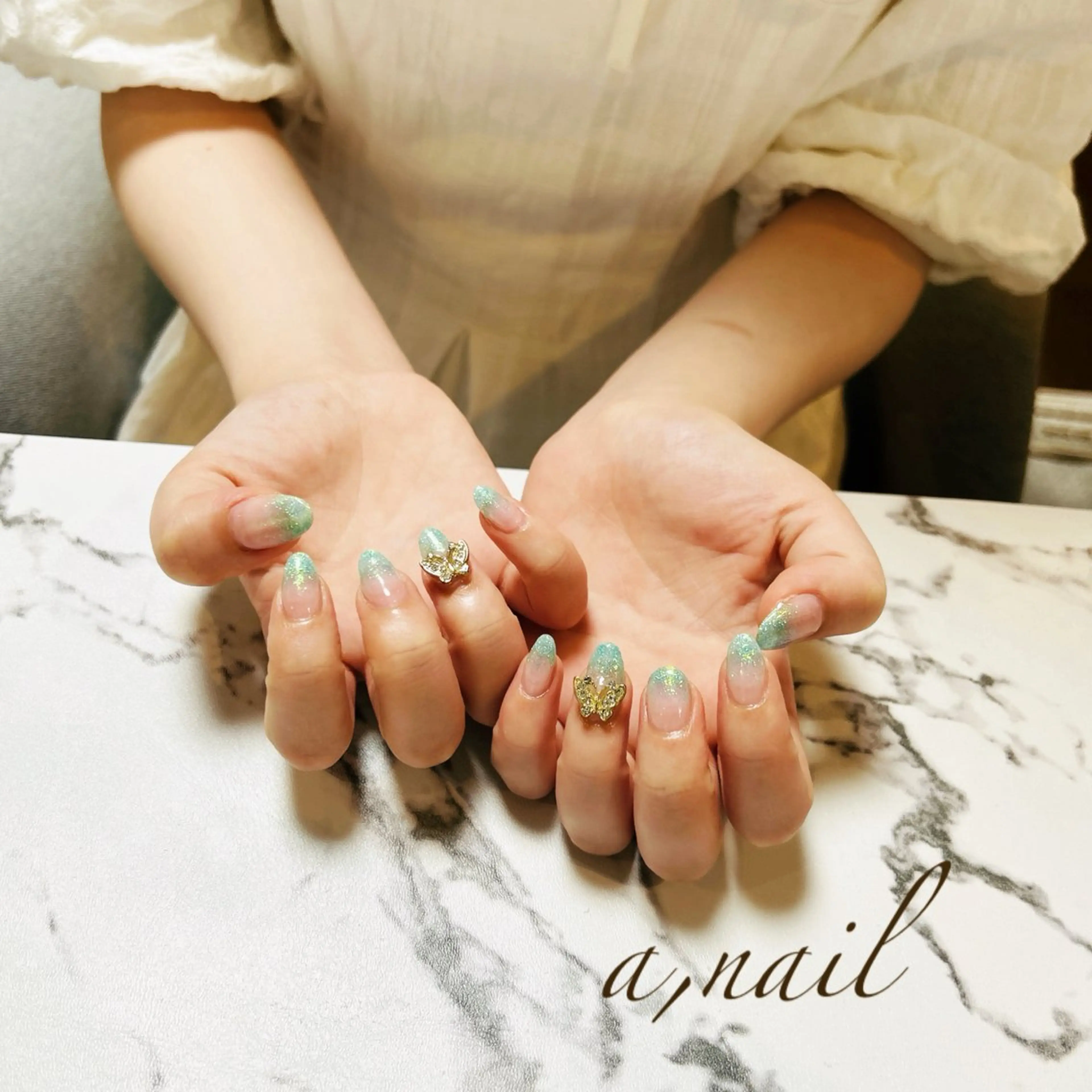 ネイル グラデーション キラキラネイル ラメ(グリッター) ラメグラデーション シンプルネイル ハンドネイル ネイルサロン エーネイルのネイルデザイン