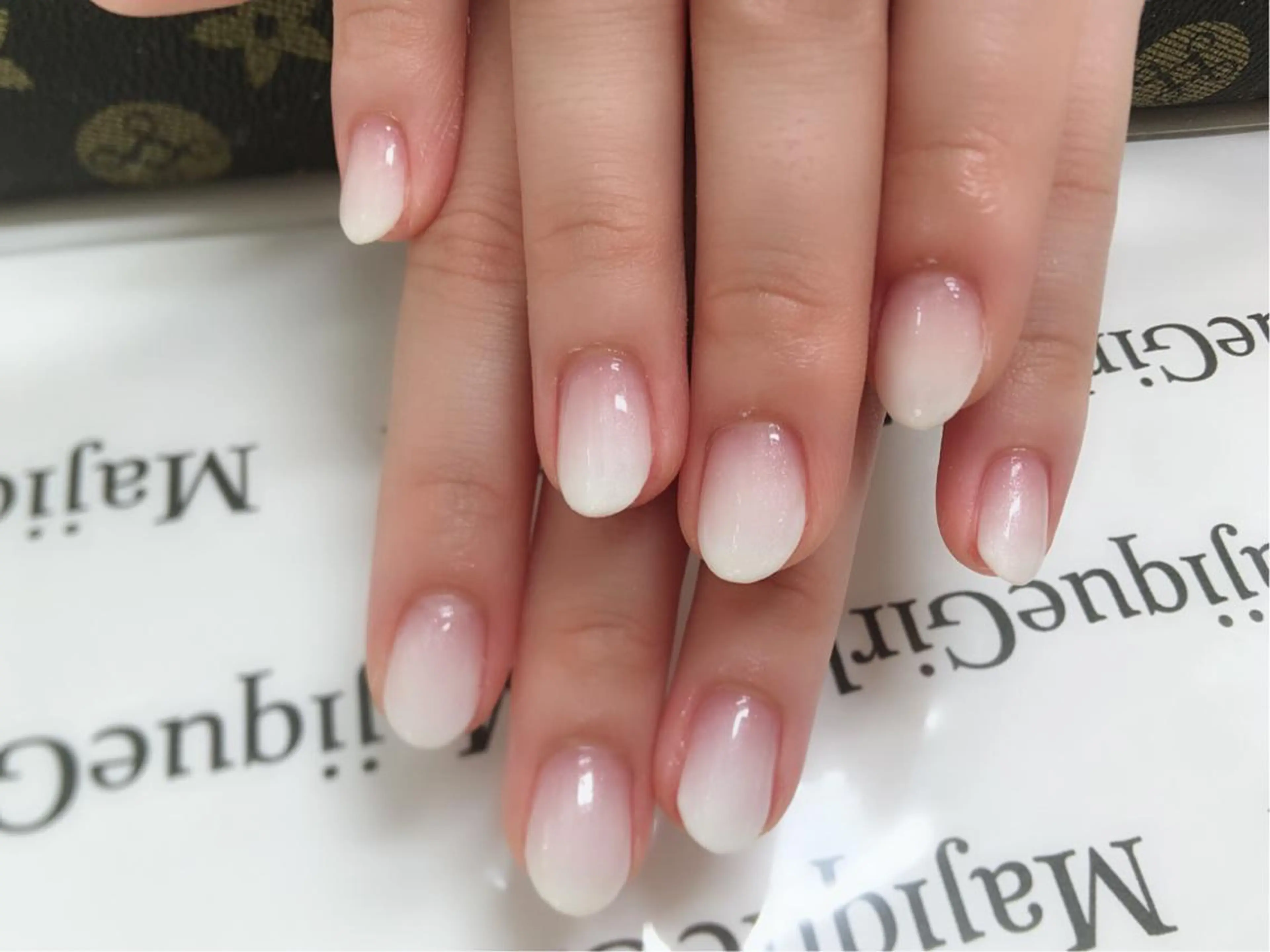 ネイル グラデーション ホワイト 🌸Nail&Eye KAKU🌸のネイルデザイン