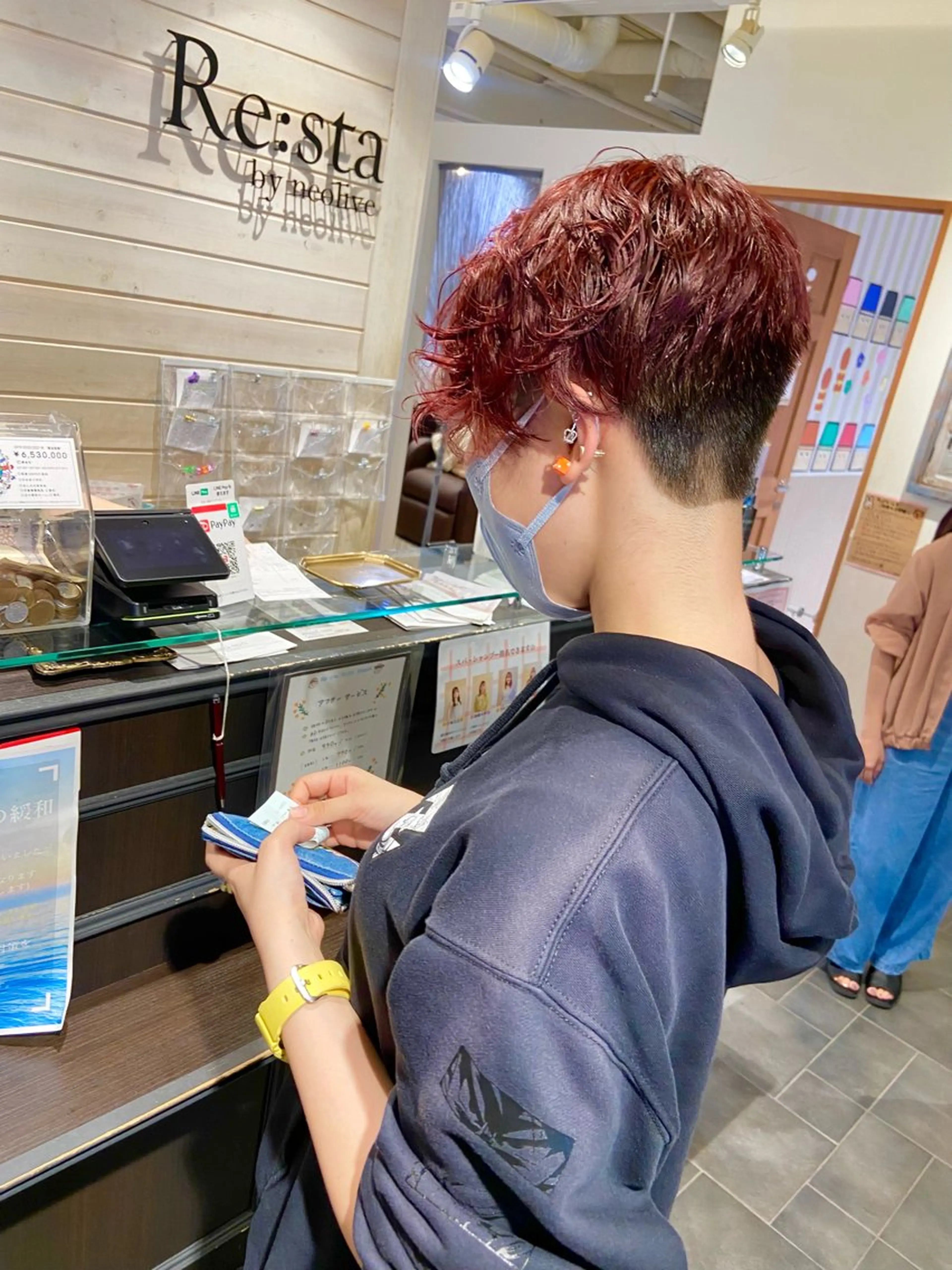 ショート カラー パーマ カット ヘアカラー パーマ 🐺ウルフ/レイヤー 似合わせ‎🤍沙羅のヘアスタイル