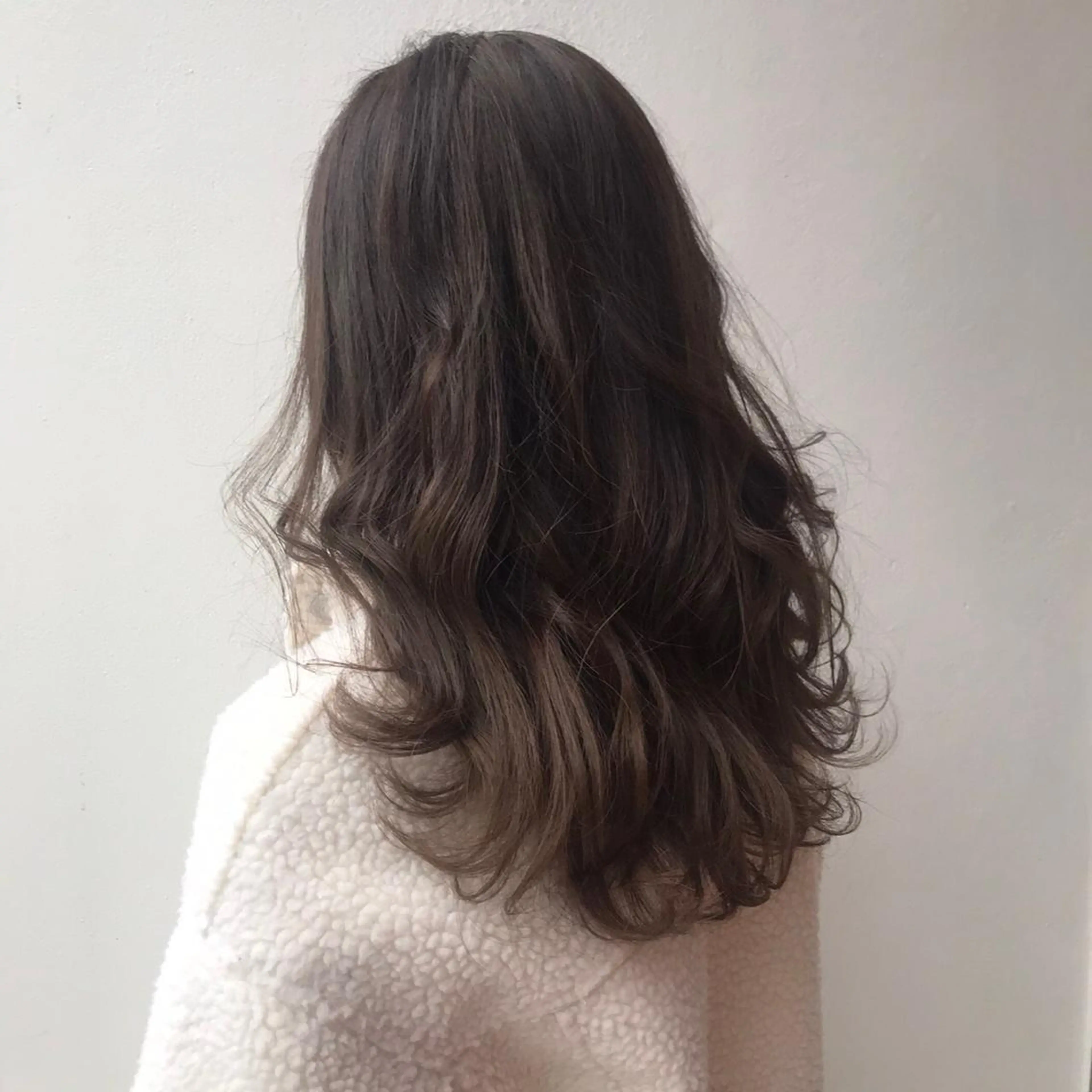 ロング カラー グレージュ 大阪長居🌱野見山 卓也のヘアスタイル