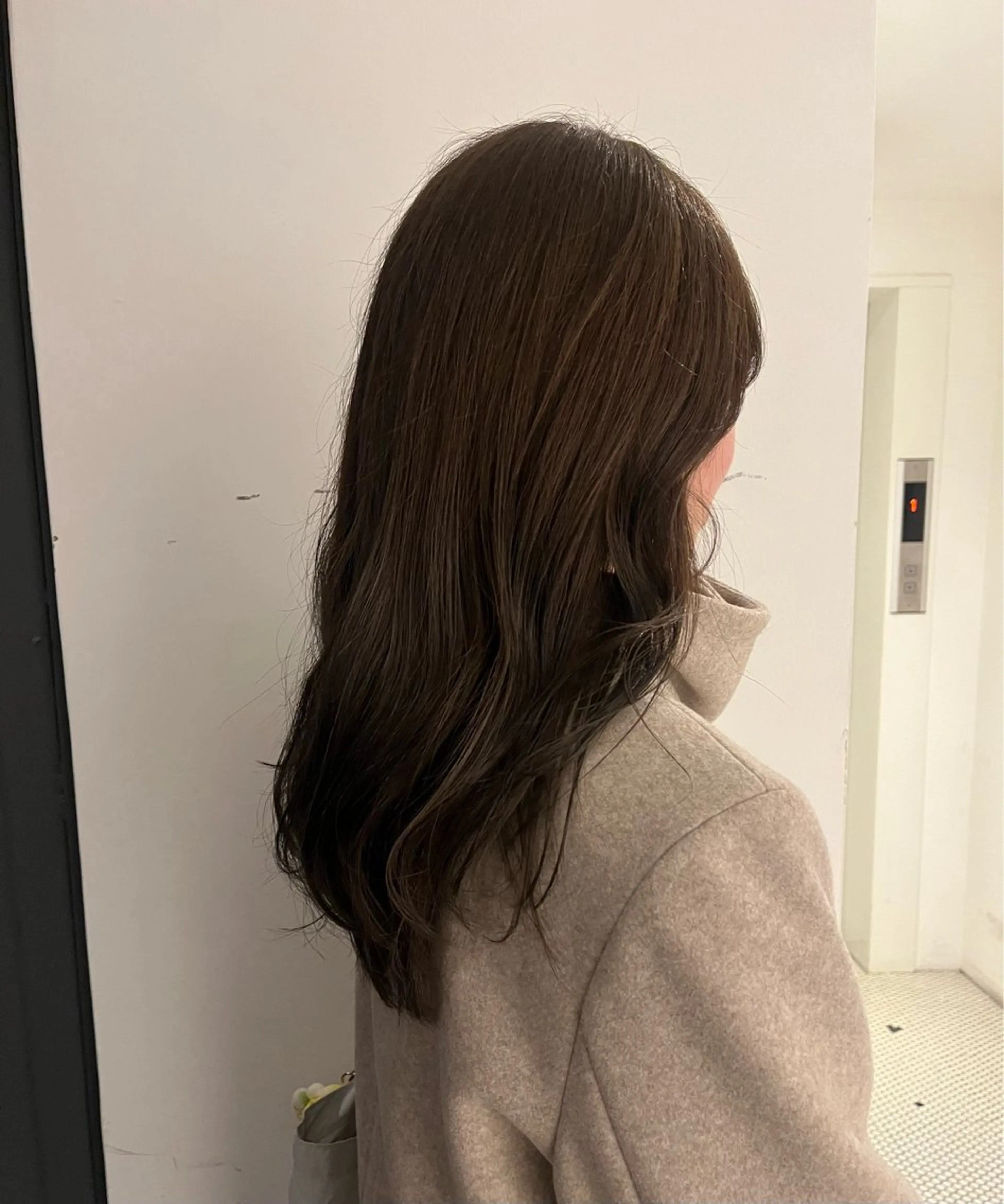 セミロング カット ヘアカラー あやか/ベージュ /透け感カラーのヘアスタイル