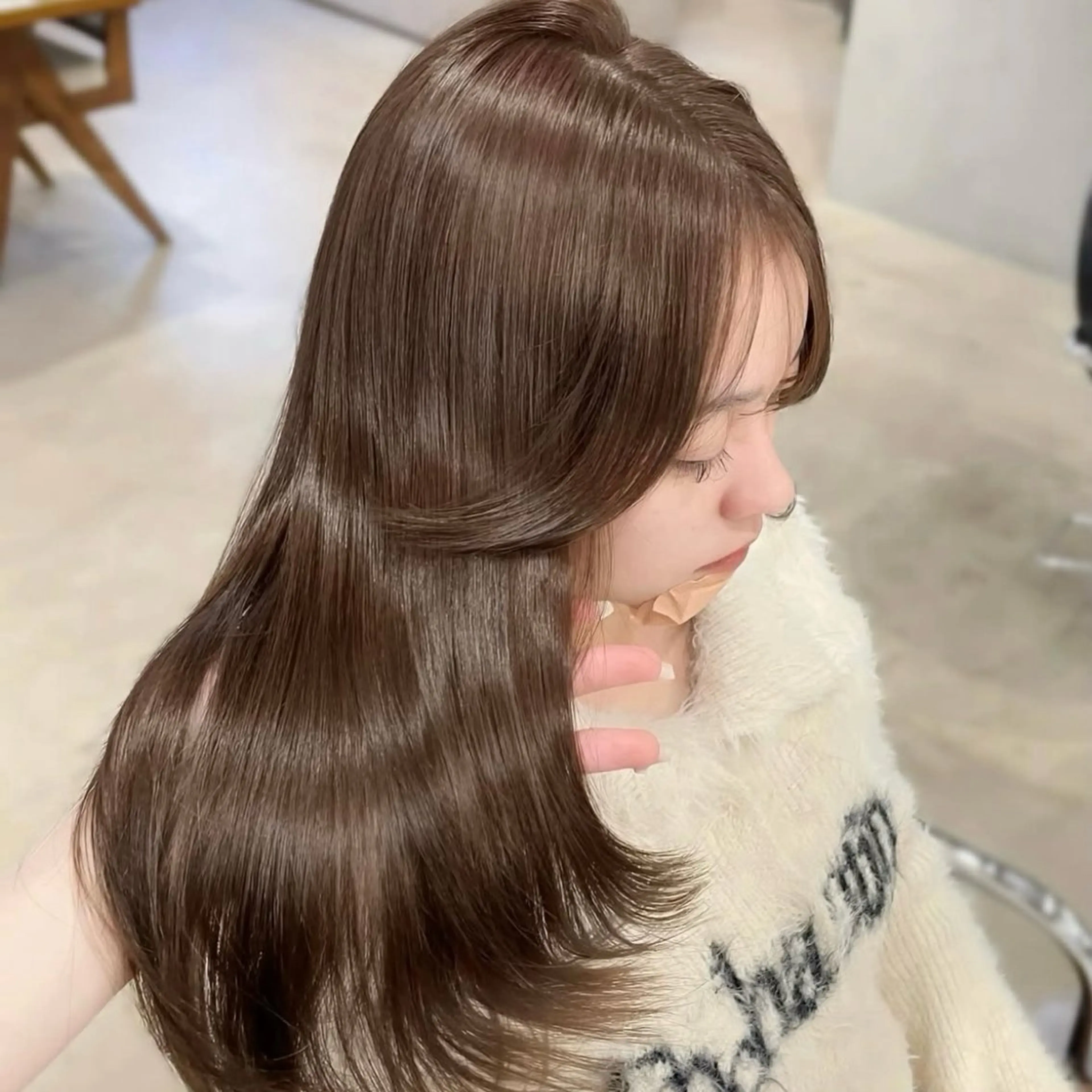 セミロング カラー ベージュカラー ブリーチ ケアカラー トリートメント モテ韓国ヘア/ レイヤー🤍RIKAのヘアスタイル