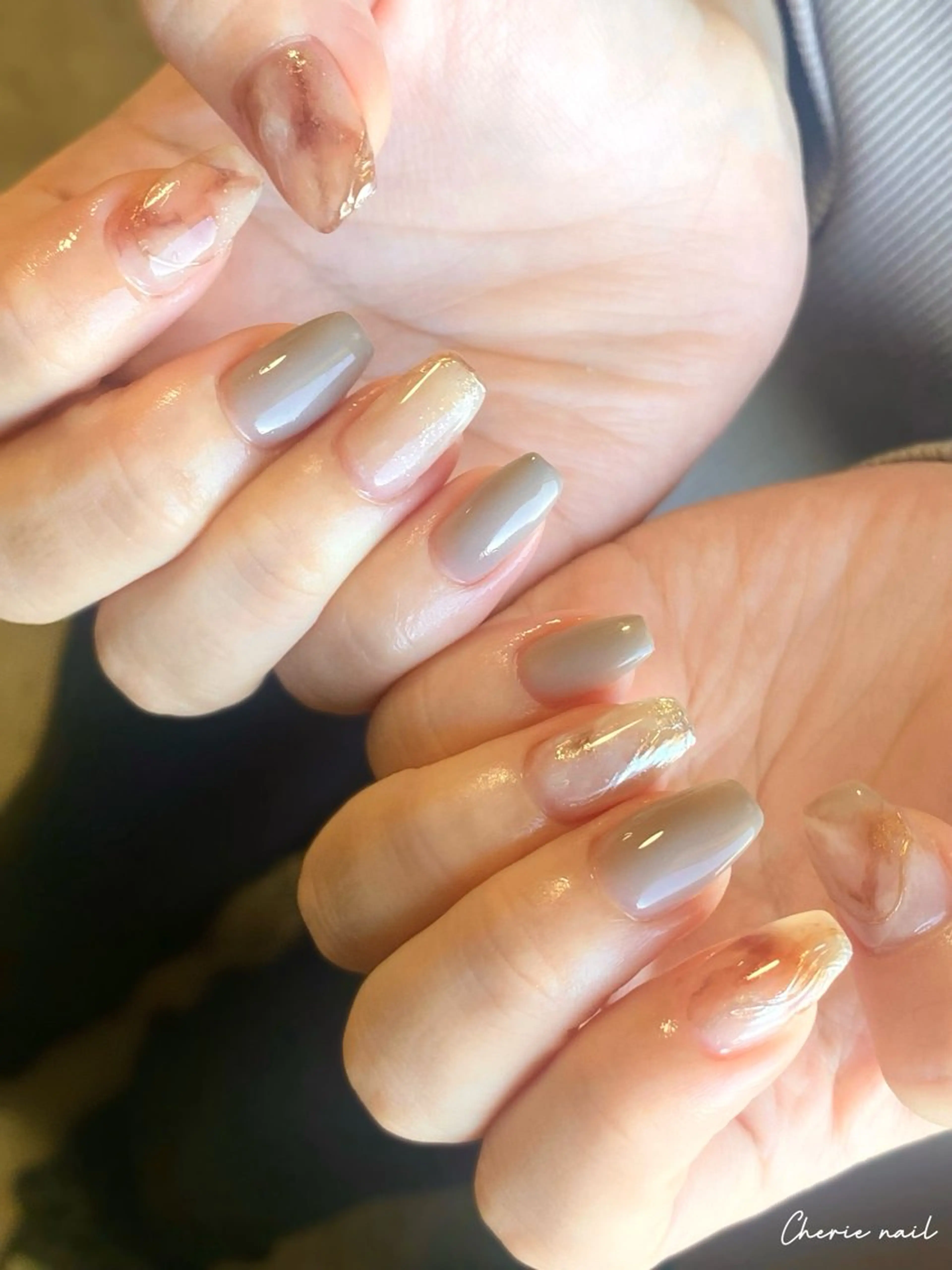 ネイル ジェルネイル ラメ(グリッター) ミラーネイル ニュアンスネイル オフィスネイル ハンドネイル Cherienail yunaのネイルデザイン