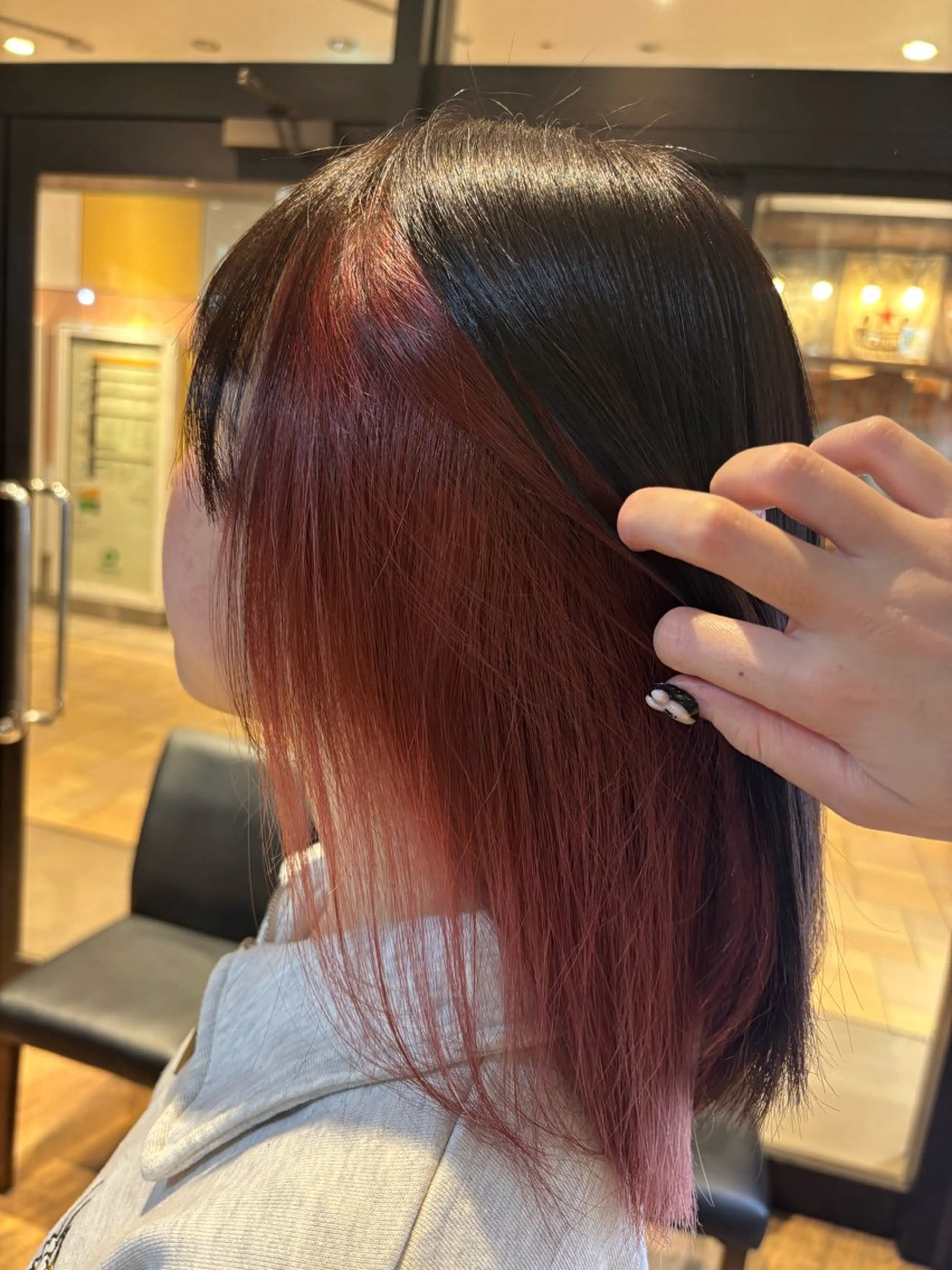 ミディアム カラー ブリーチ ブラウンカラー ダークブラウン ピンクカラー 🎀ワンレンボブ🎀 ワンカラー　あゆみのヘアスタイル