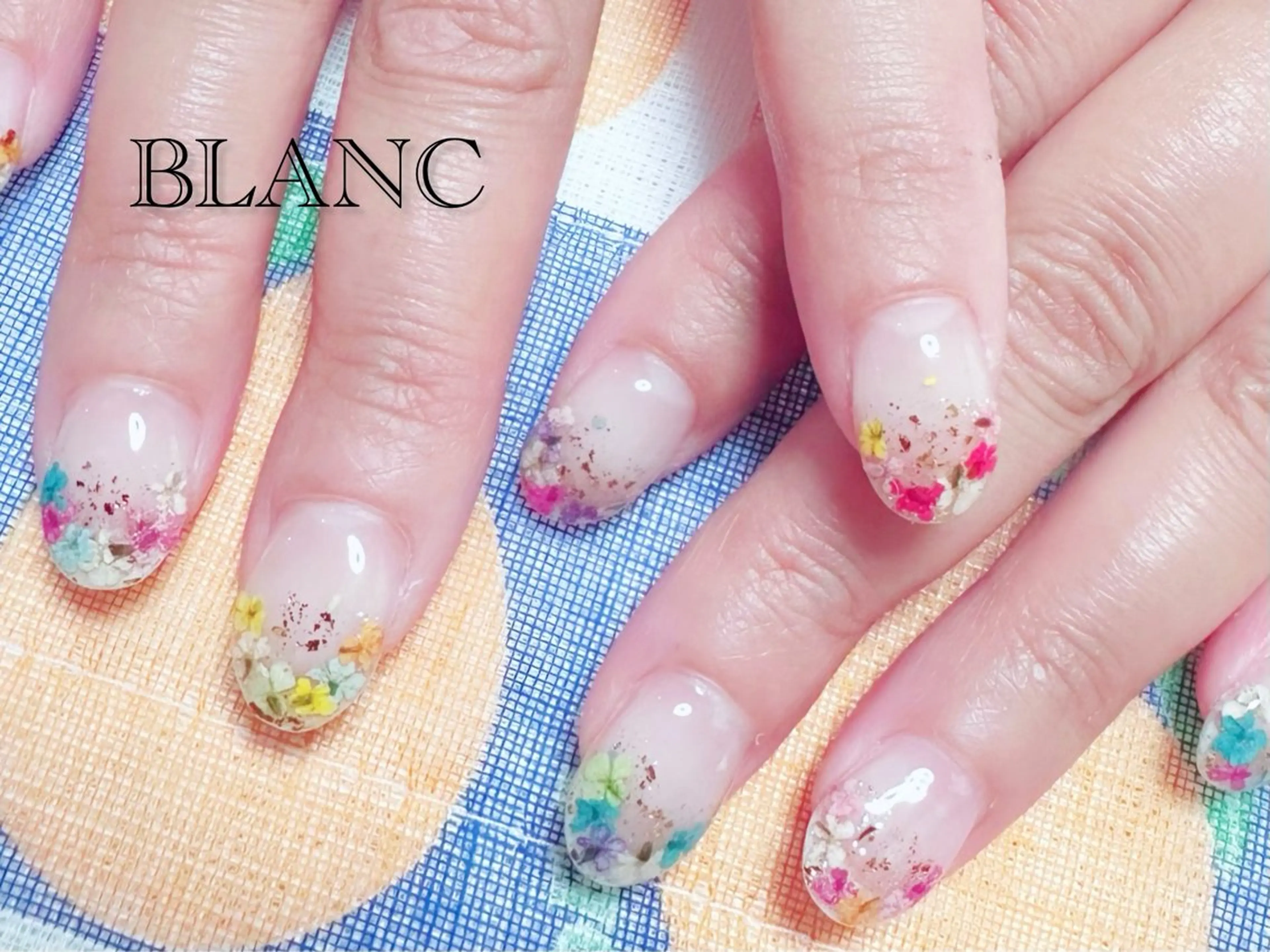 ネイル アートネイル 長さ出し ジェルネイル グラデーション 持ち込み BLANC (ブラン)のネイルデザイン