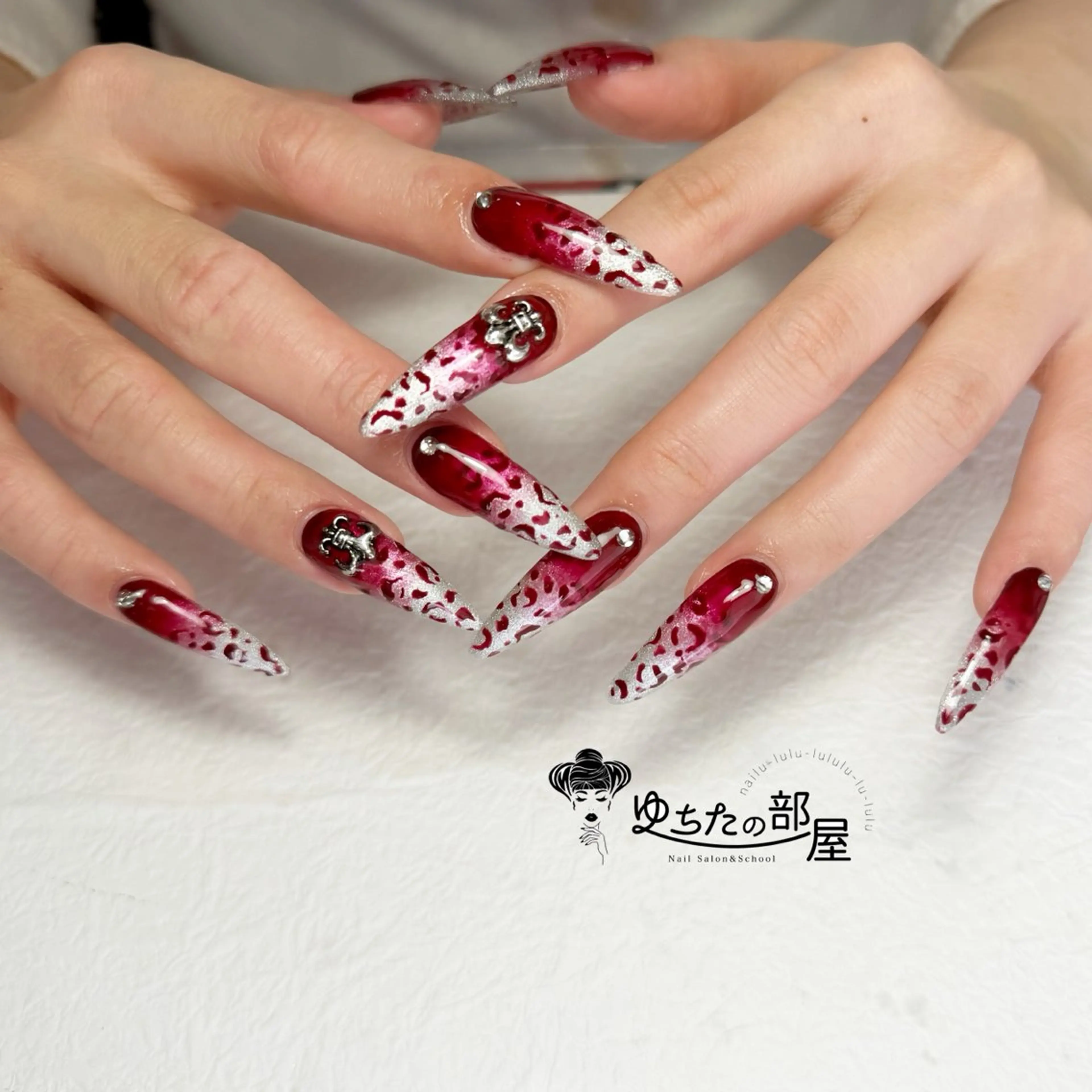 ネイル アートネイル フットネイル ジェルネイル キラキラネイル 韓国ネイル ハンドネイル Y nail なんば堀江店のネイルデザイン