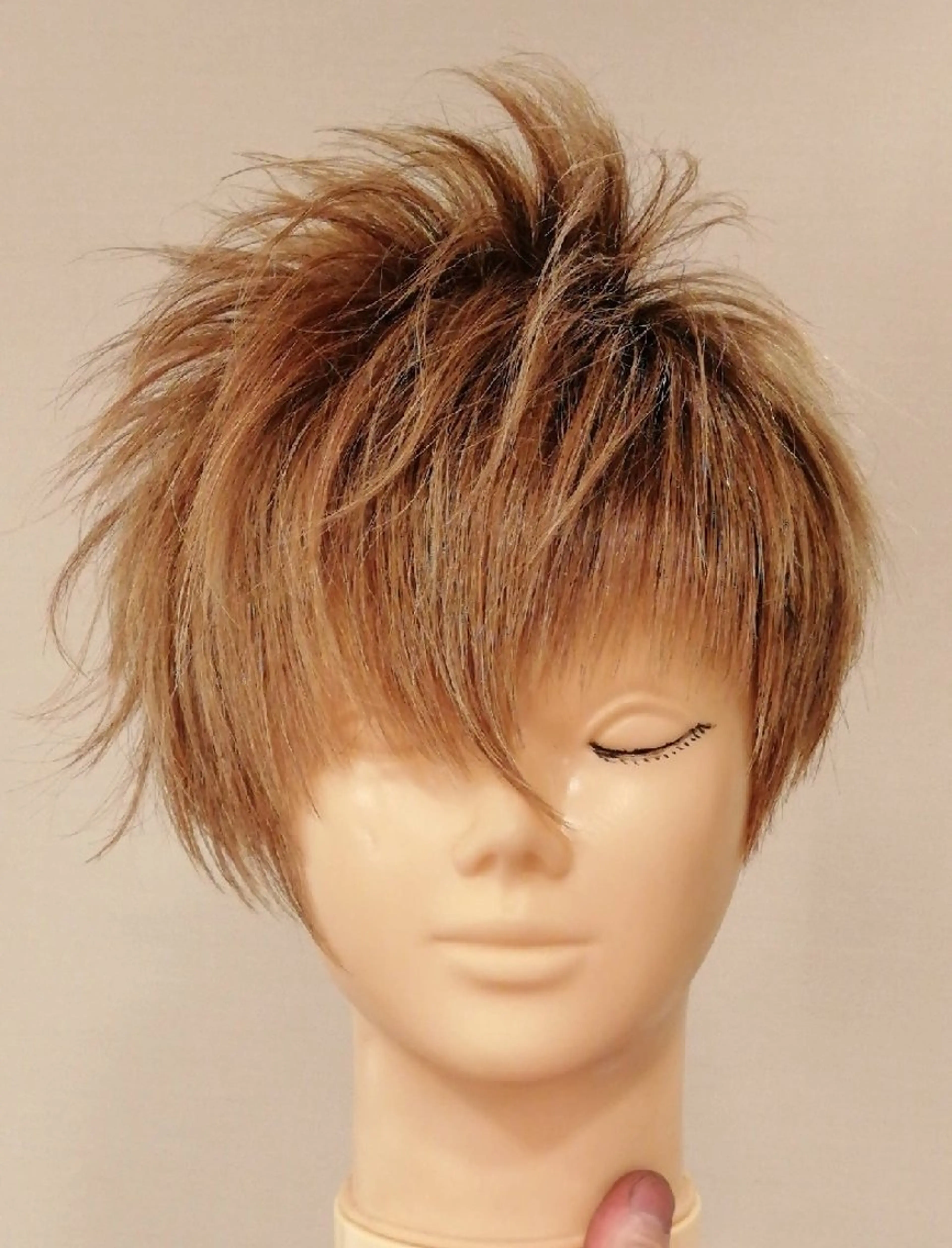 ショート カラー D/i所属・D/i |Y/no. 〈夜スパ17時〜〉のヘアスタイル