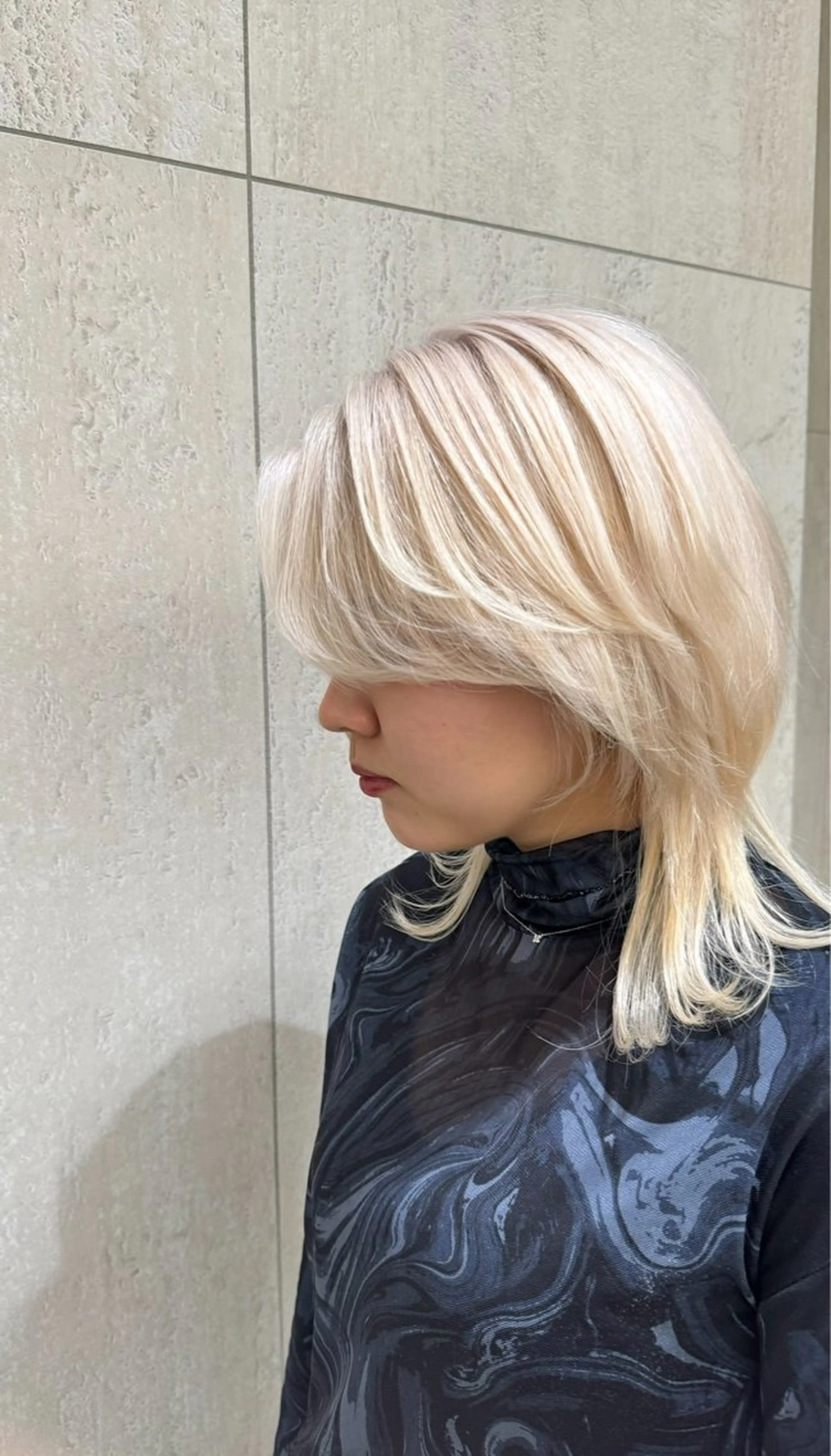 ミディアム カラー ブリーチ 抜きっぱなしブロンド ボブ/ハイトーン あべまさきのヘアスタイル