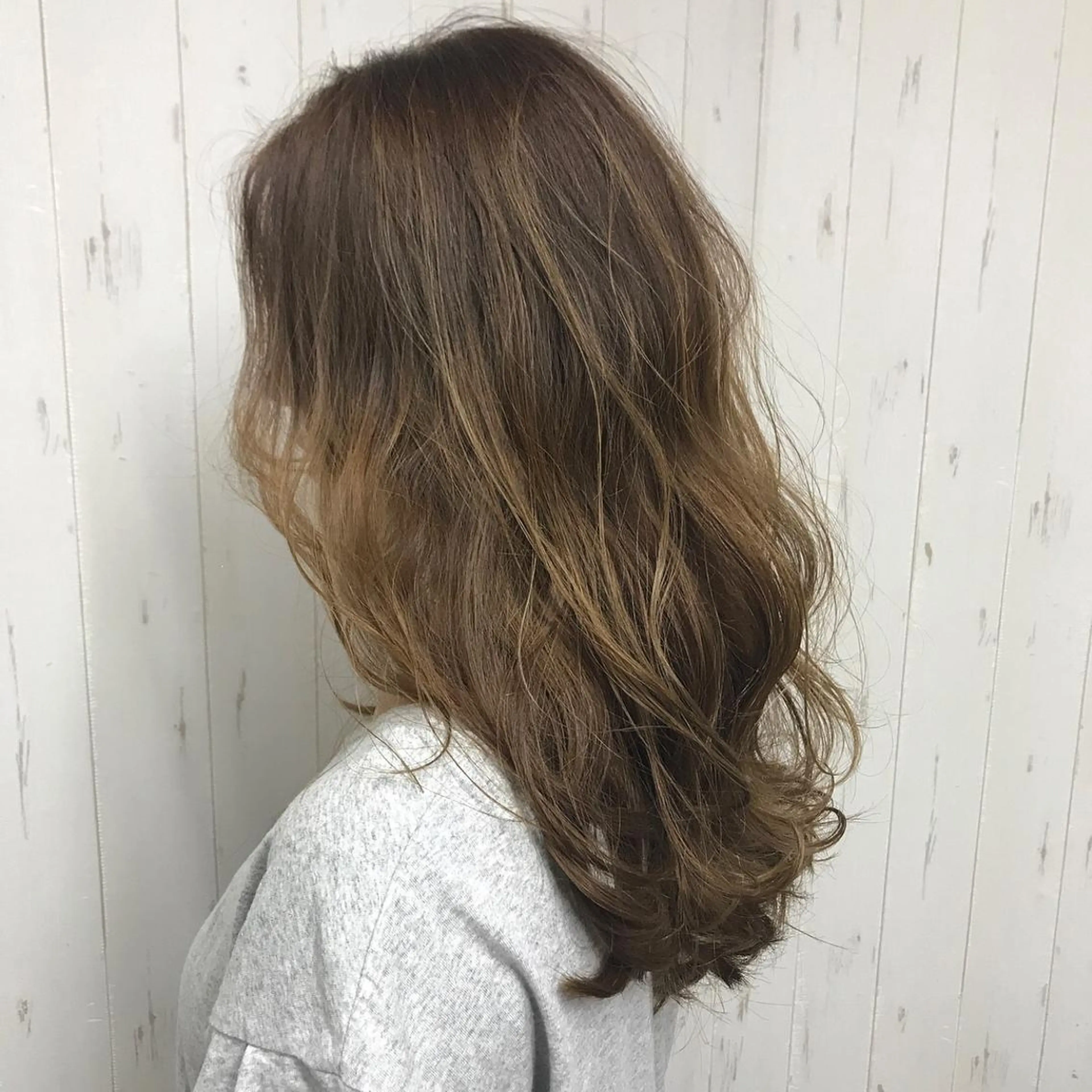 ロング カラー ベージュカラー ハイライトカラー オリーブベージュ ハイライト カット ヘアカラー AN'TIA小作所属・AN'TIA小作代表 ⭐︎kazuma⭐︎のヘアスタイル