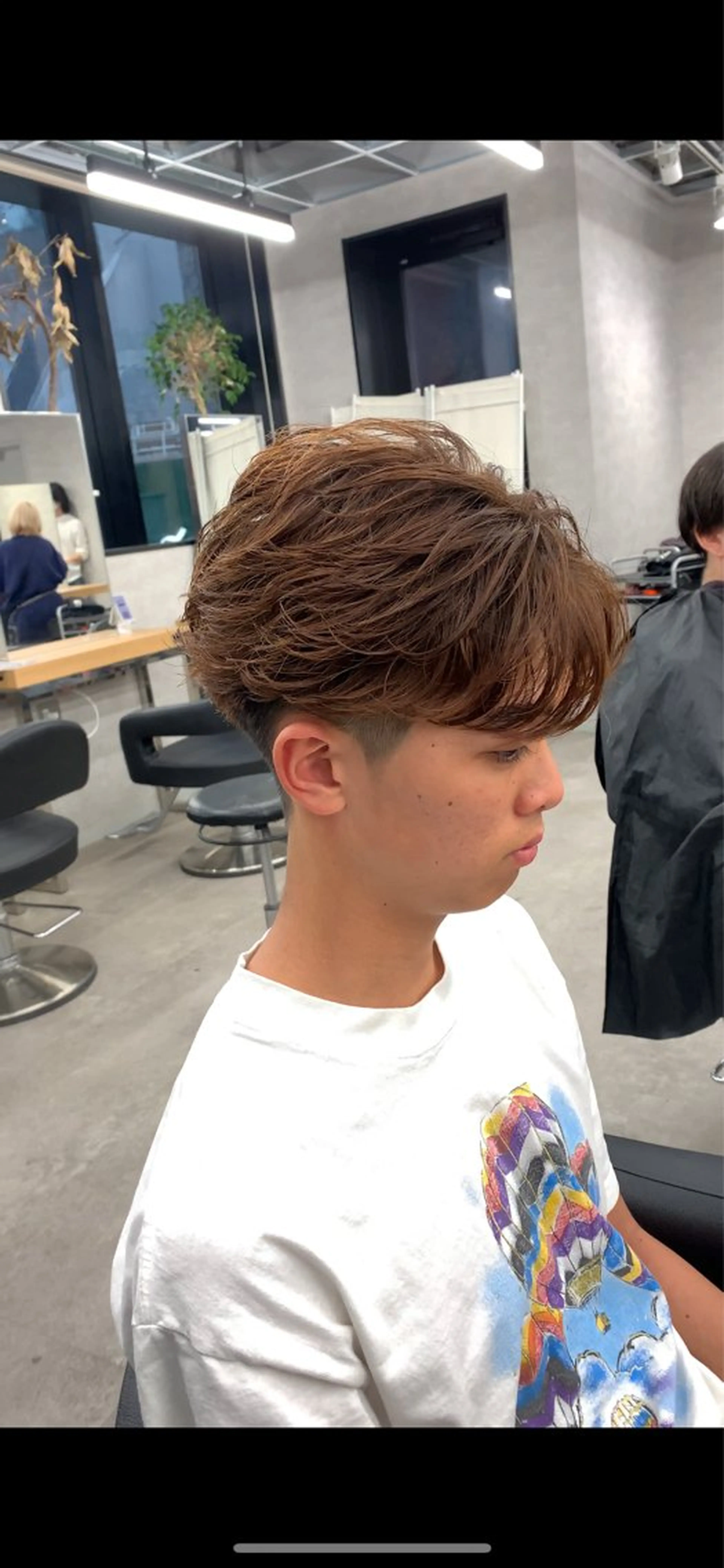 カラー メンズ センターパート メンズハイライト メンズメッシュ マッシュ メンズパーマ 波巻き/サーフカール 🌊吉野裕稀のヘアスタイル