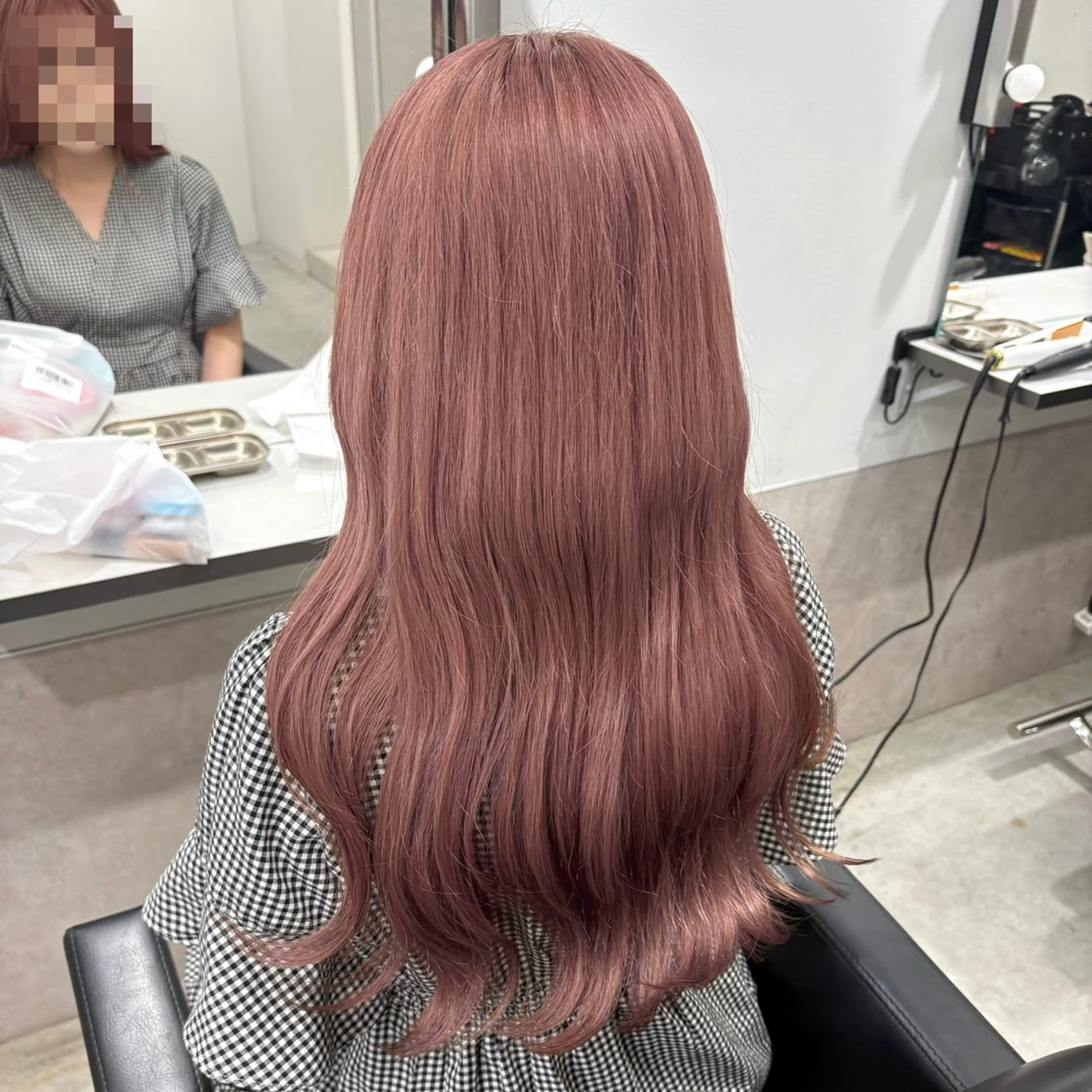 ロング カラー noa 寒色系カラーブリーチのヘアスタイル