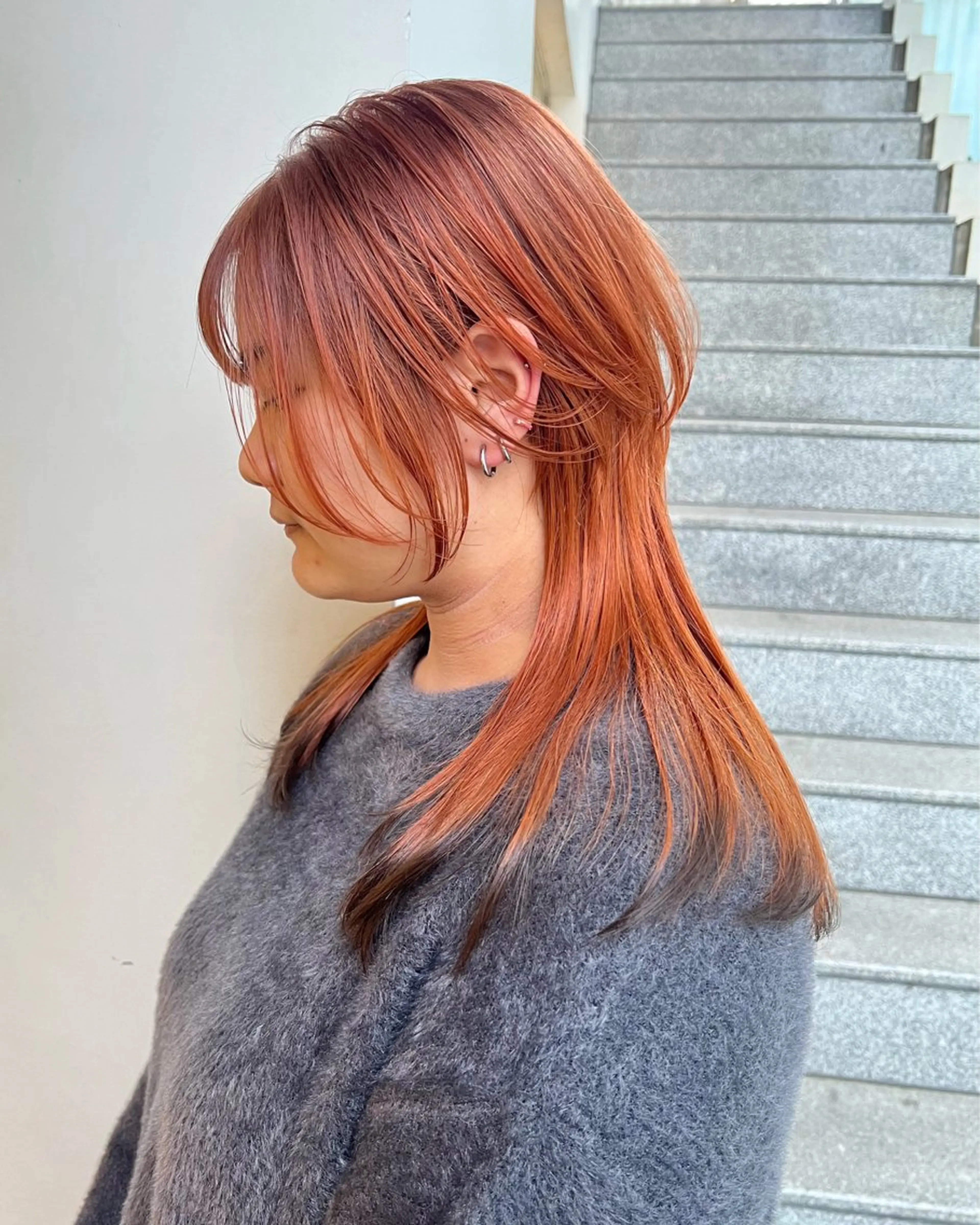 ロング レイヤーカット 小顔カット ウルフカット ウルフレイヤー TOMOYAレイヤー ブリーチ縮毛矯正のヘアスタイル