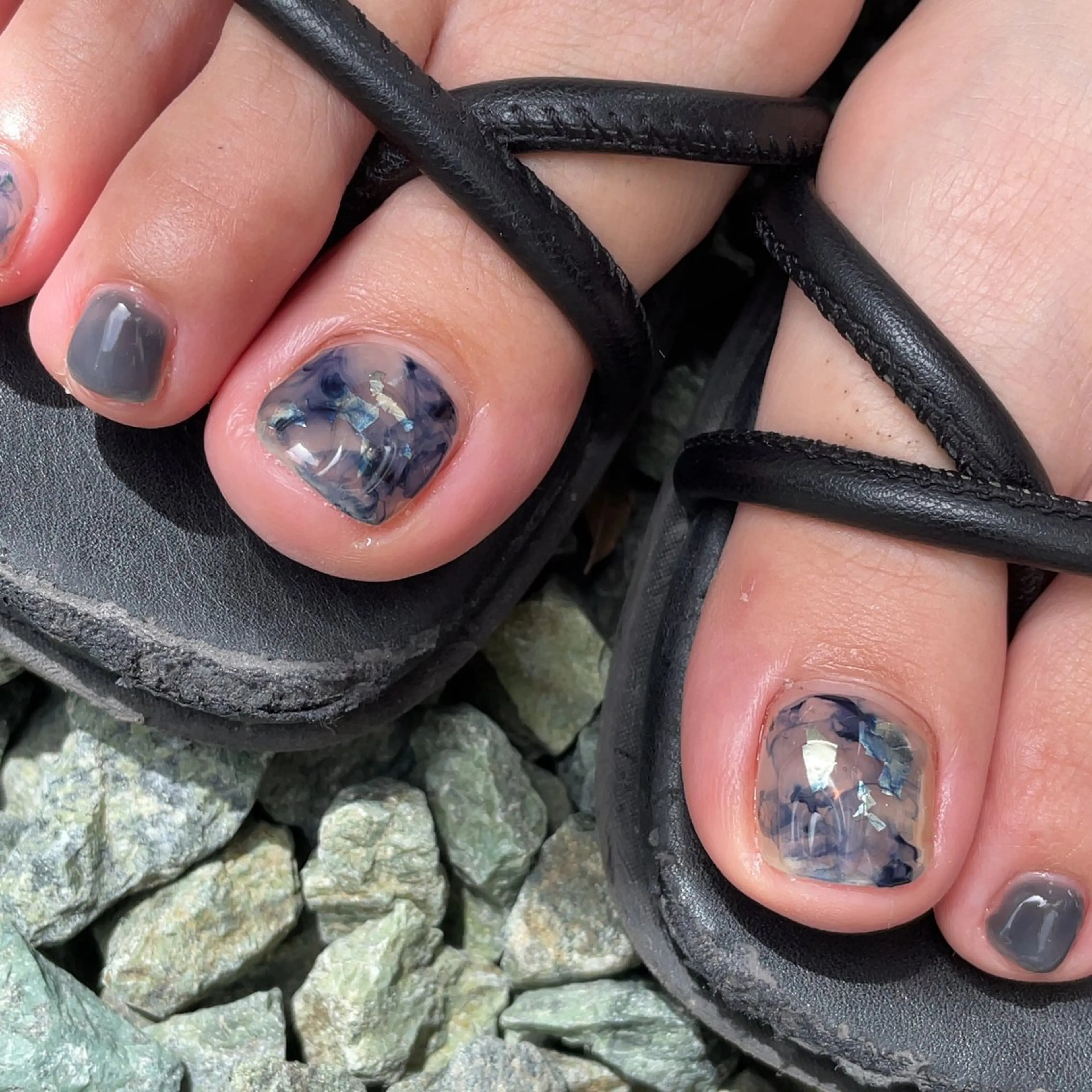 【2024.8​〜​】オフ無　定額アート/サンプルデザインよりお選びください（​〜​3本以上のアート）　スクラブ付フットネイルの写真