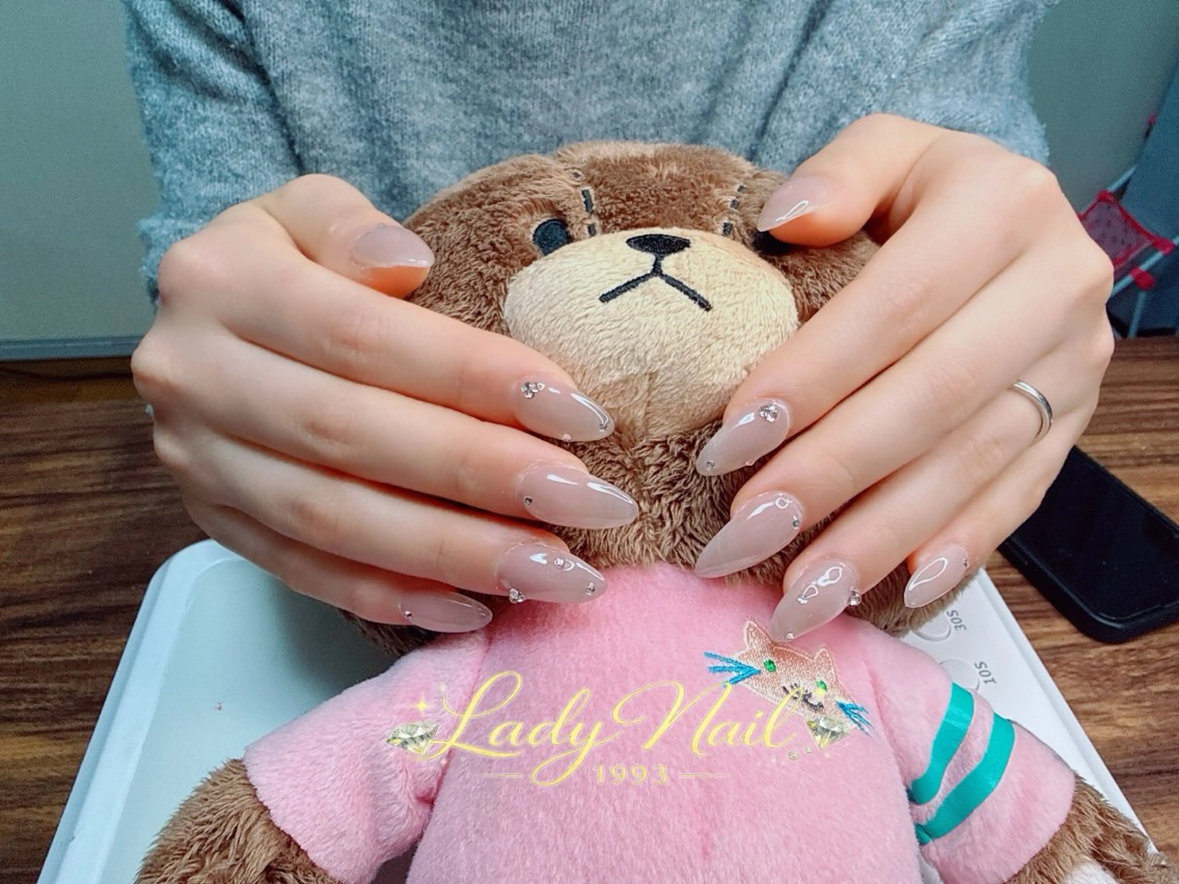 ネイル 入学式 ジェルネイル 卒業式 持ち込み ストーンネイル ハンドネイル Lady Nails 1993所属・タナカ フォンのネイルデザイン