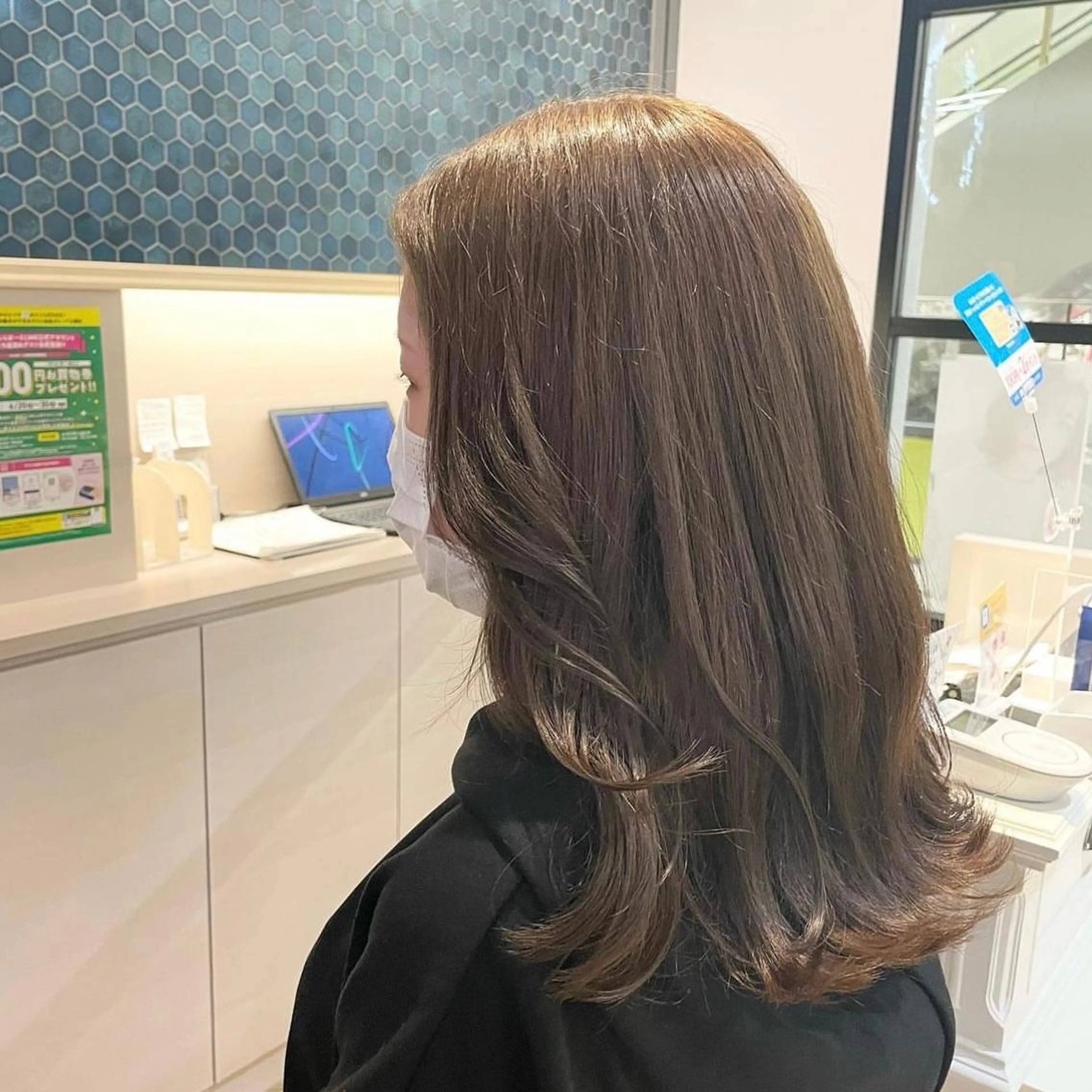 カラー グレージュ 《ショートモデル》 服部未夢のヘアスタイル