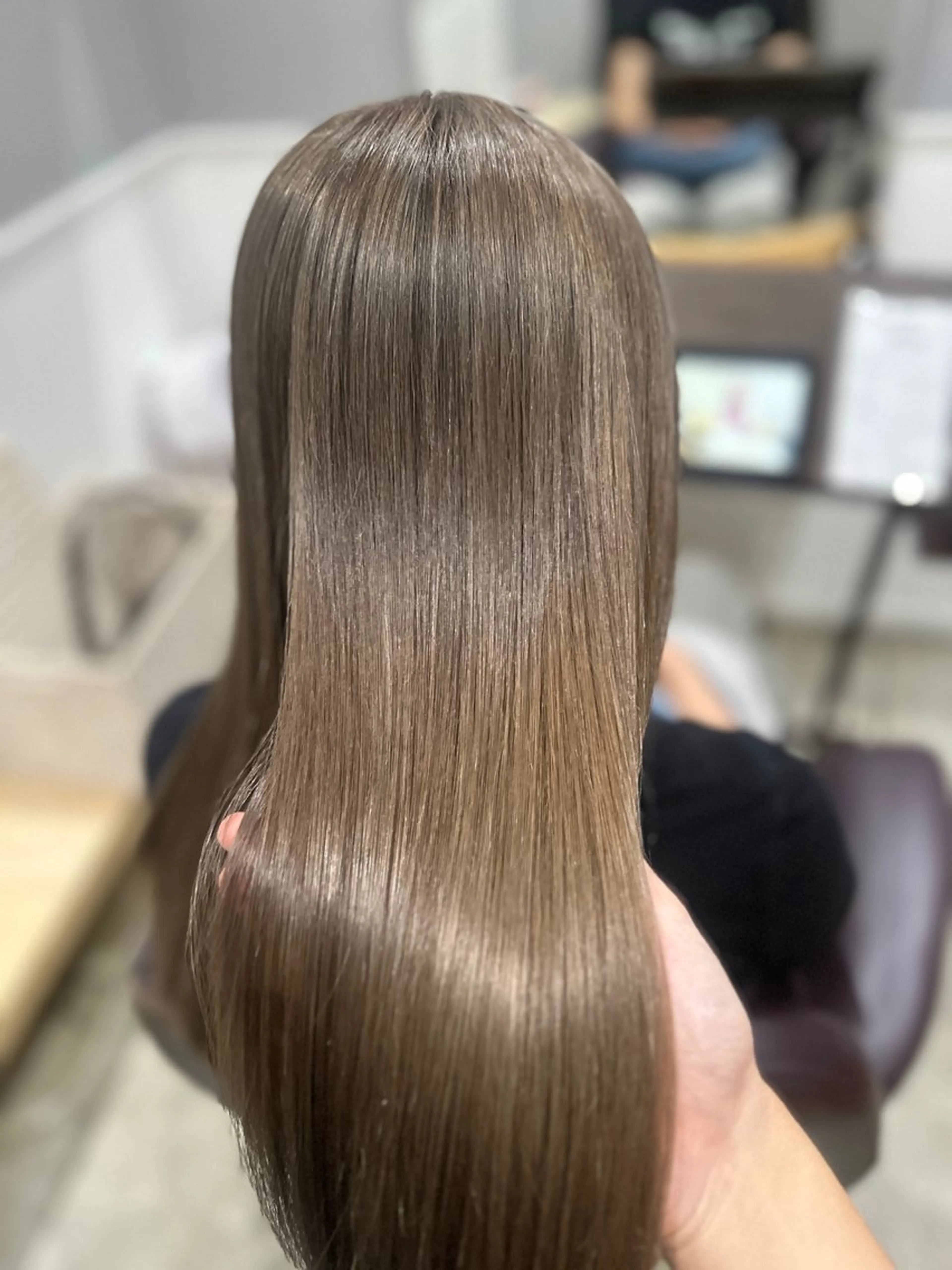 ミディアム miloc MOMOKAのヘアスタイル