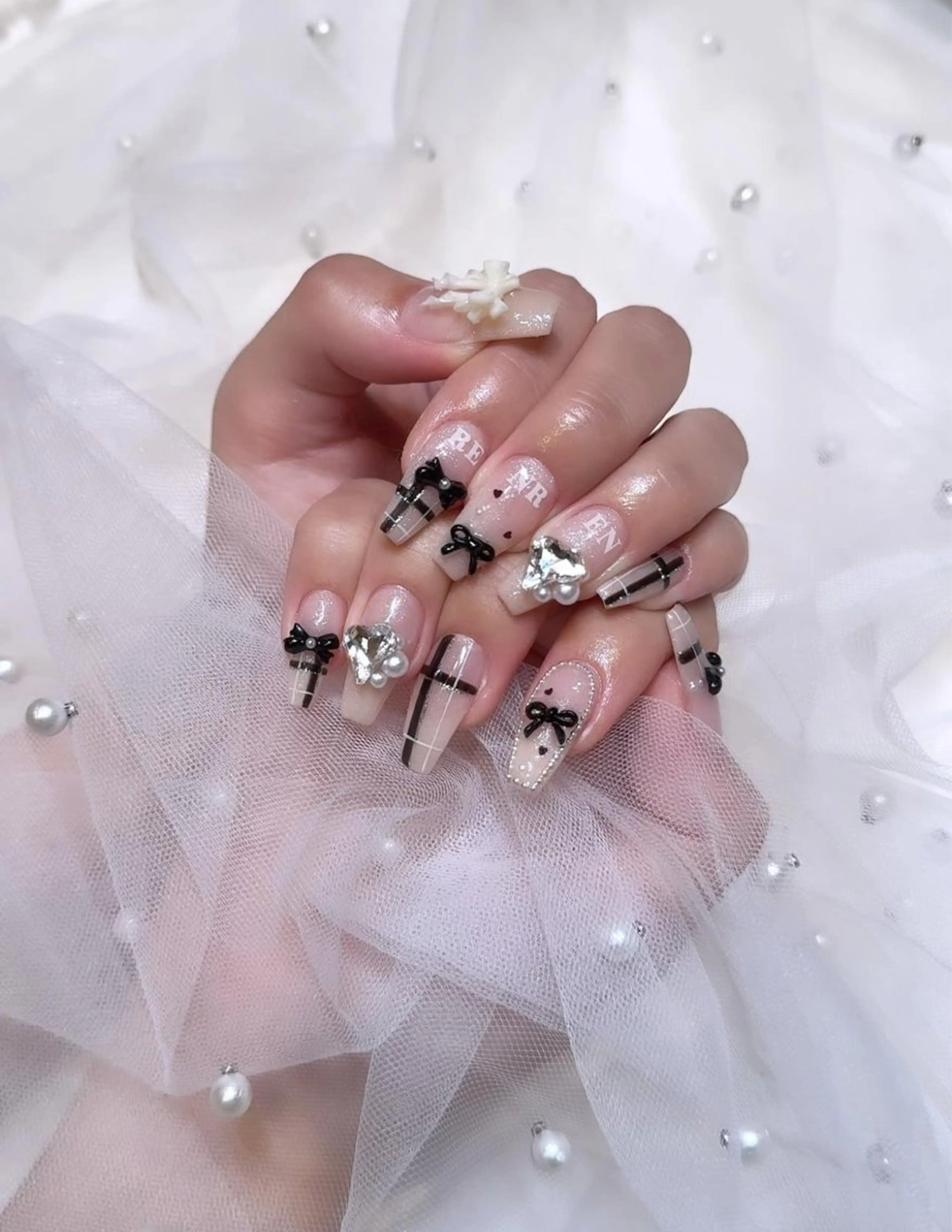 ネイル キラキラネイル マグネットネイル ミラーネイル ニュアンスネイル 春ネイル ハンドネイル Lina nail所属・Lunaa 池袋のネイルデザイン