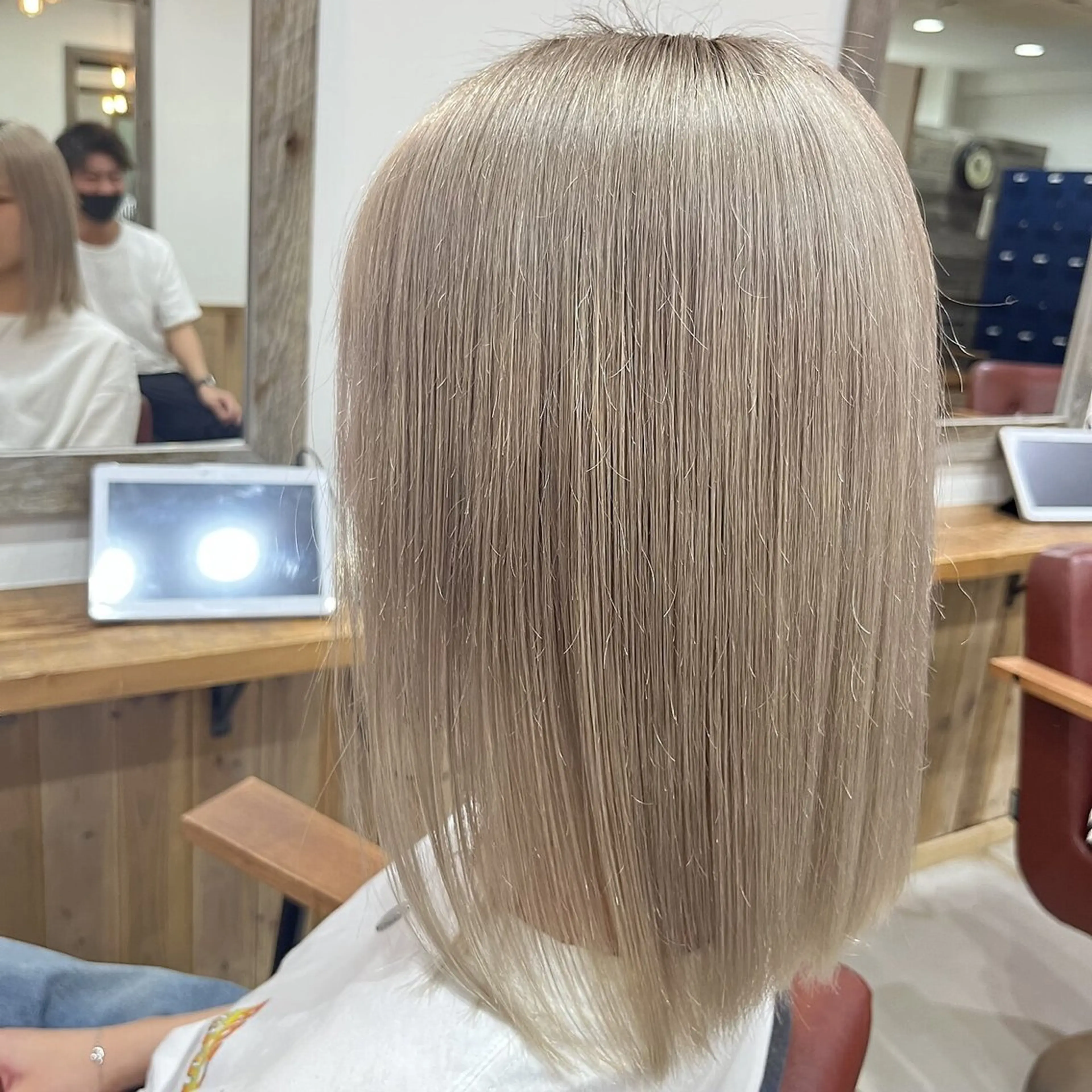 ミディアム カラー ショートボブ バレイヤージュ ベージュカラー デザインカラー イヤリングカラー Wカラーレイヤーカ ット⚡️CHIAKIのヘアスタイル