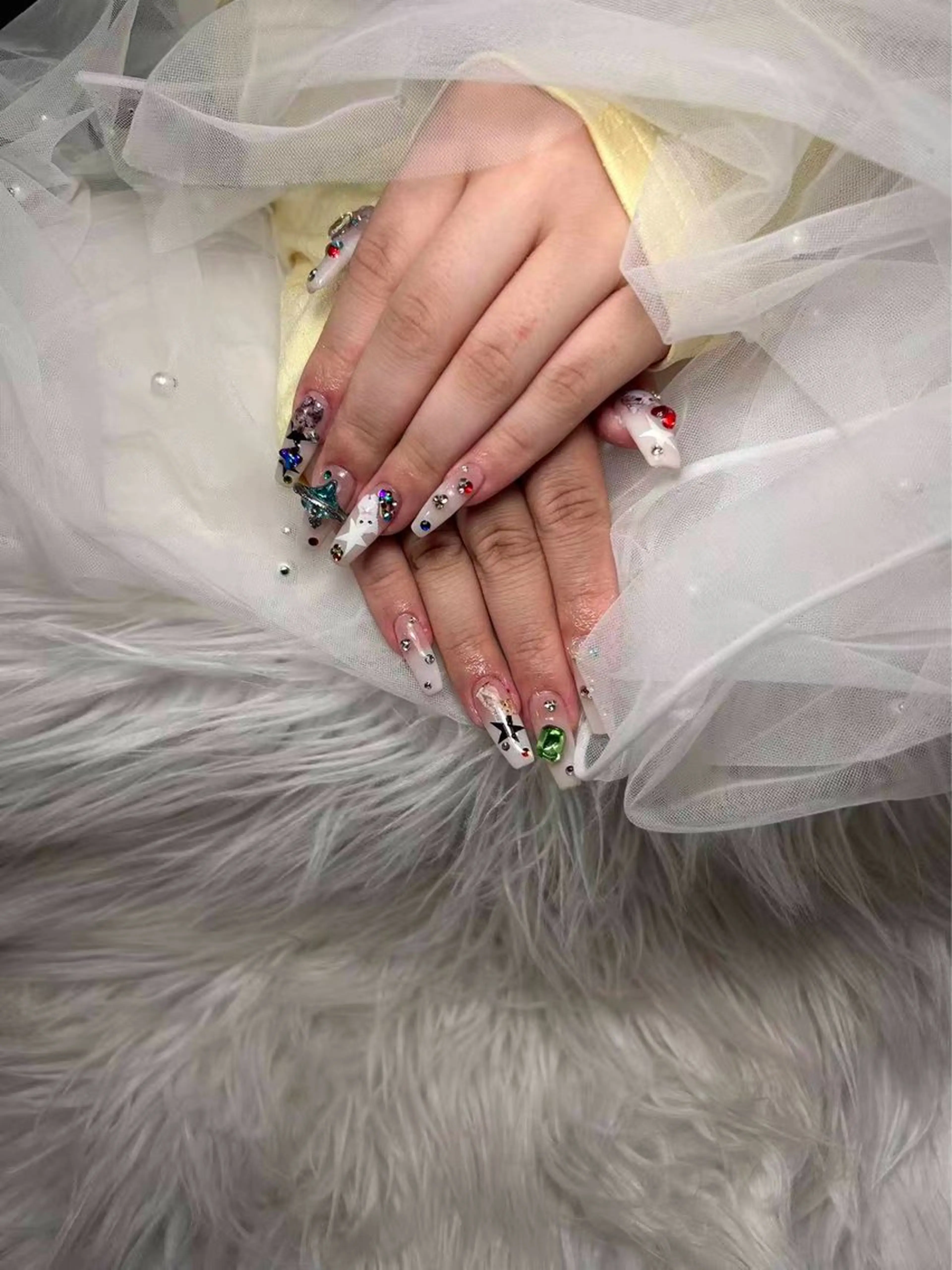 ネイル ハンドネイル 🌈 Laule'aのネイルデザイン