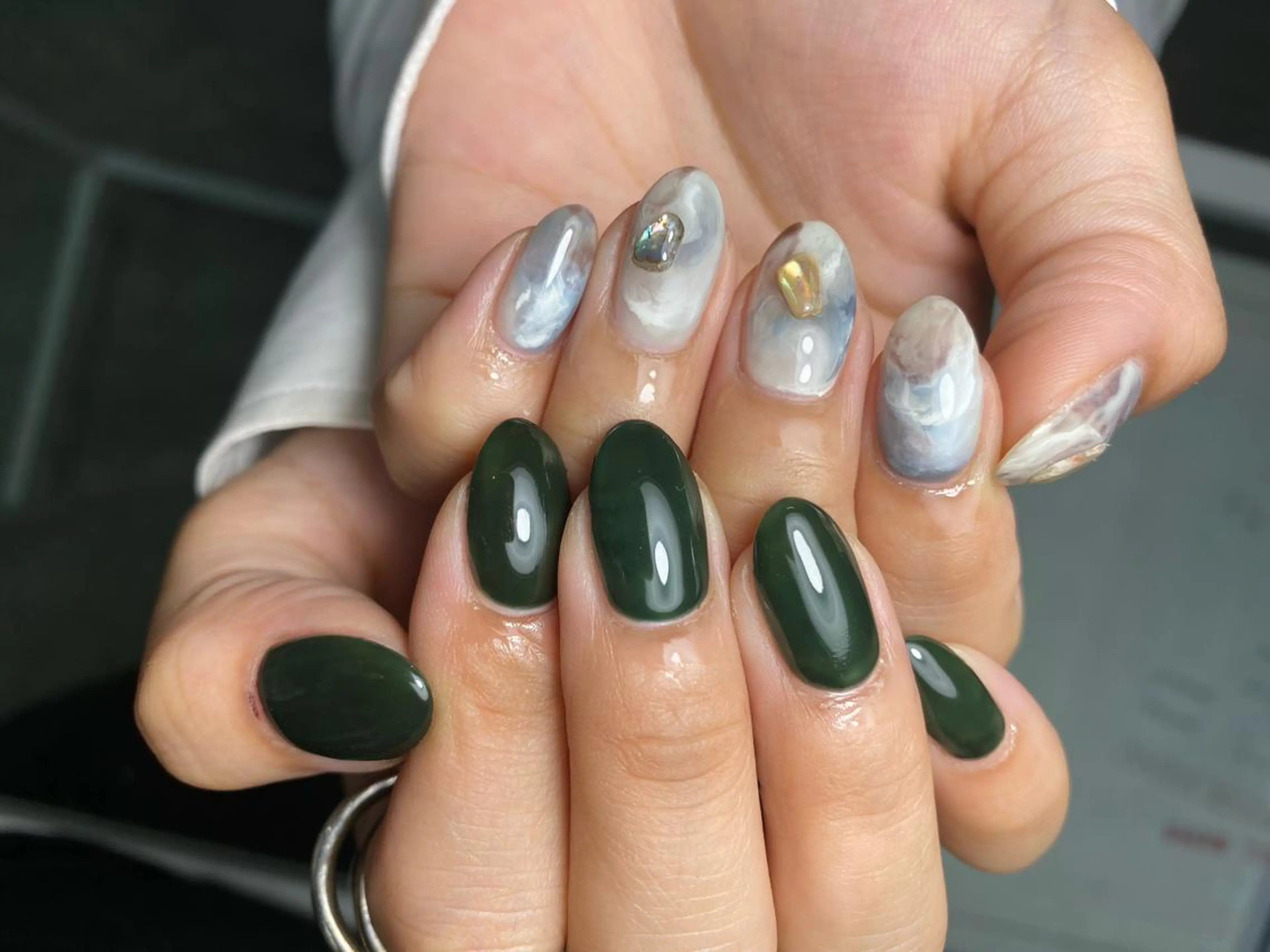 ネイル グリーン ニュアンスネイル ハンドネイル フットネイル GRANDE大須 栄/店長 aki🌙のネイルデザイン