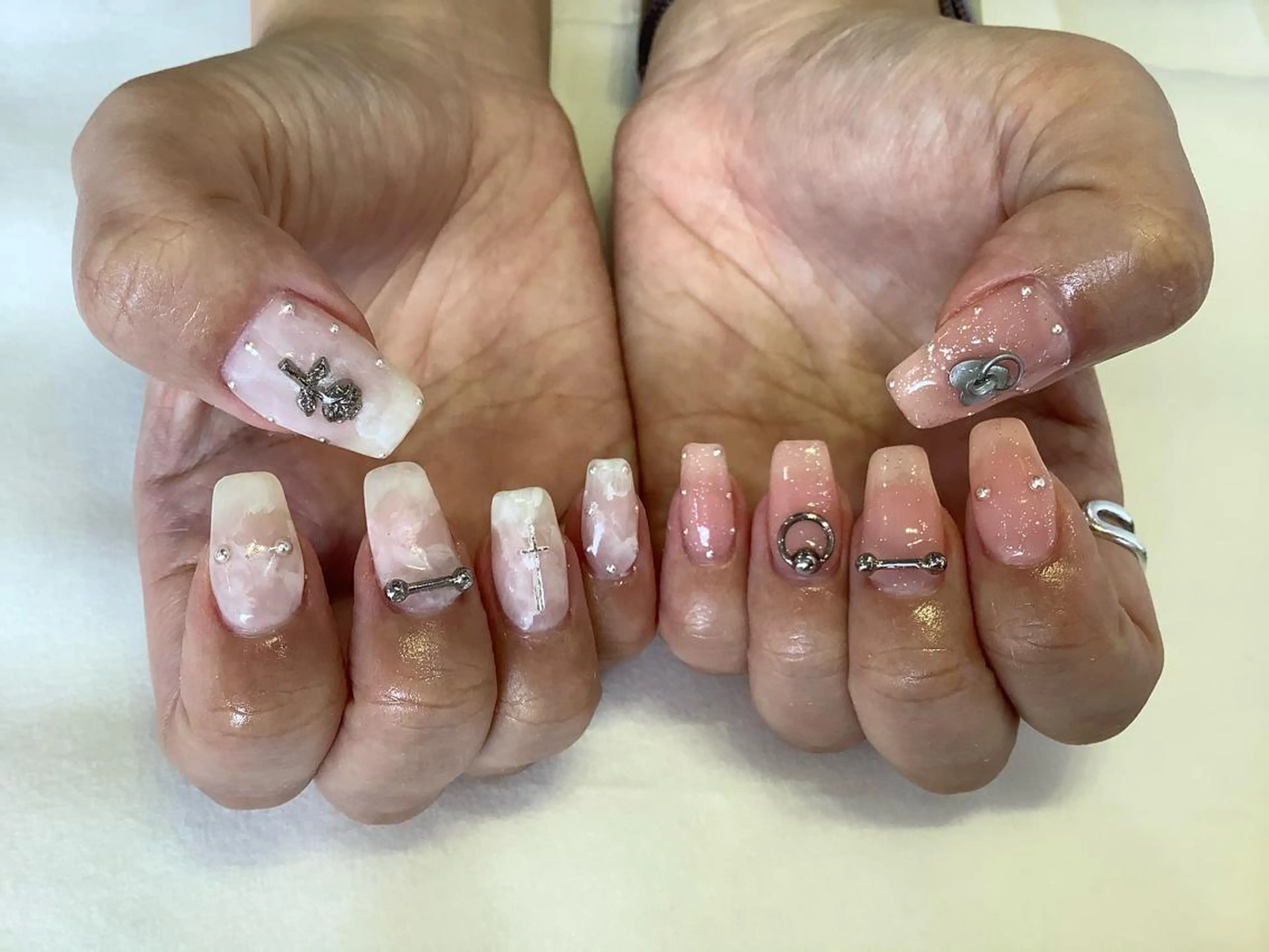 ネイル ハンドネイル 💎🐰 saki. m 🐰💎のネイルデザイン