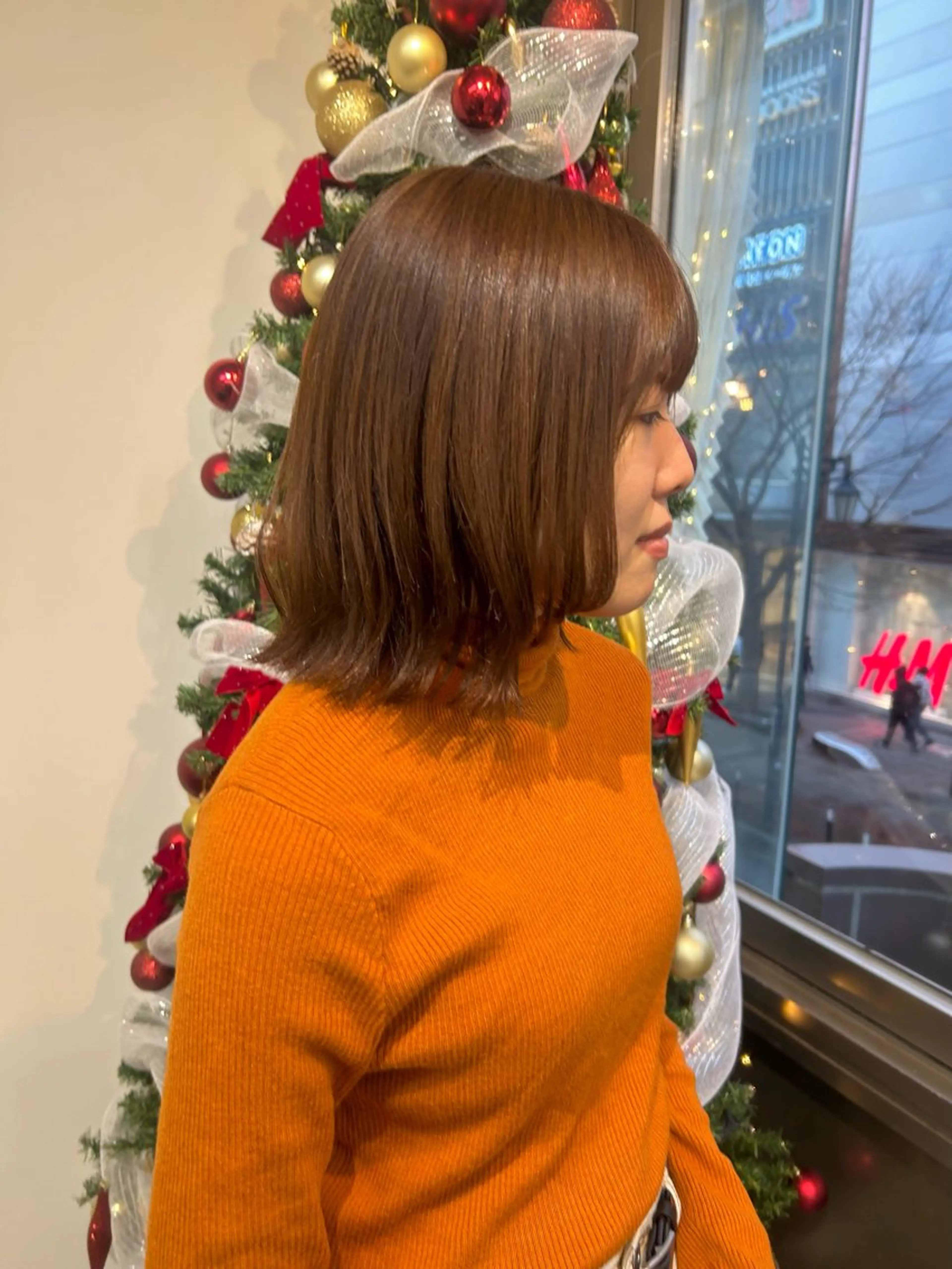 ミディアム カラー ブリーチ ダブルカラー ブリーチなしカラー カット ヘアカラー ベージュ/ダブルカラ ー/新潟駅/青柳萌果のヘアスタイル