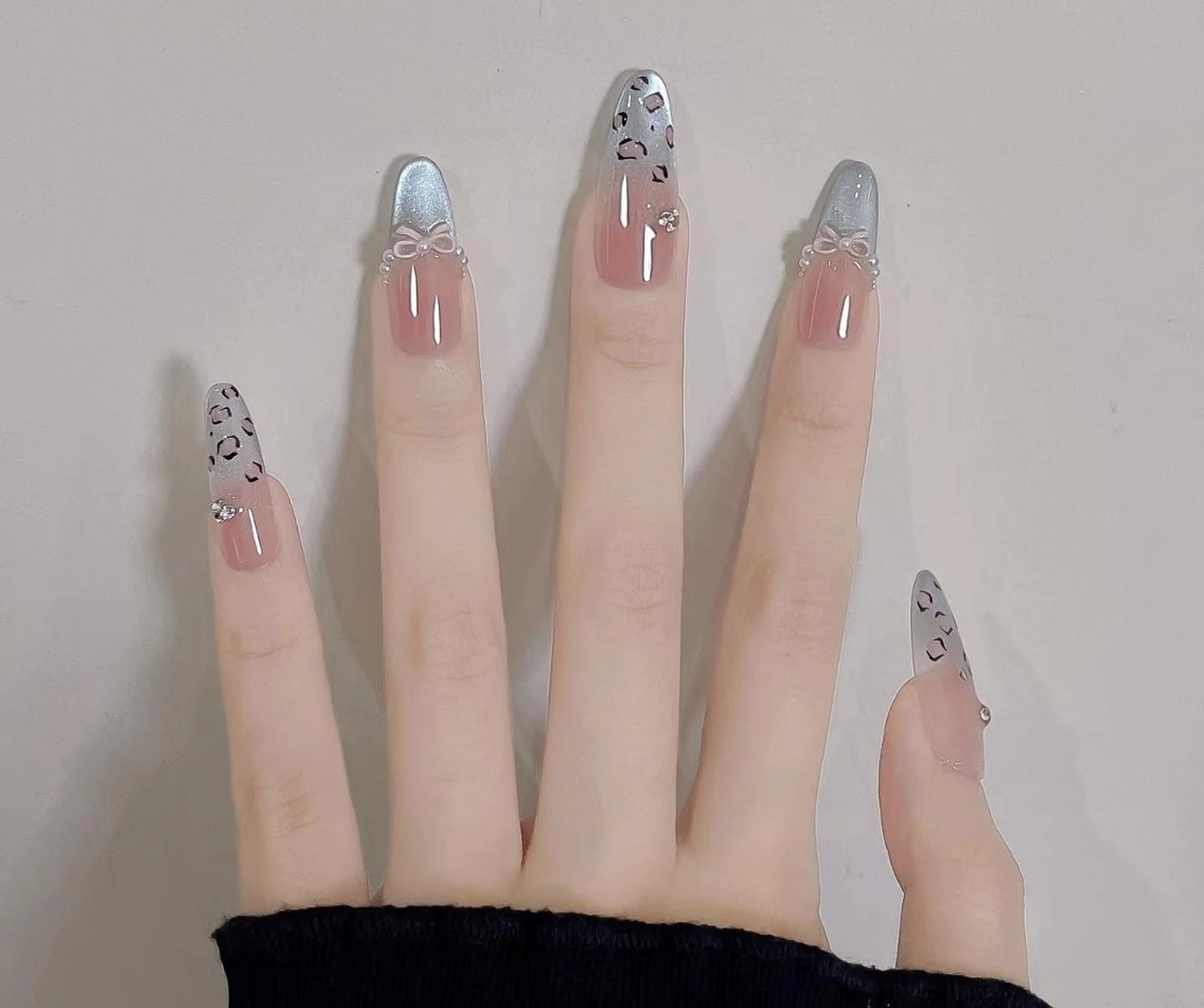 ネイル オーロラネイル チークネイル 長さ出し フットネイル フレンチネイル ハンドネイル リラネイル すみれのネイルデザイン