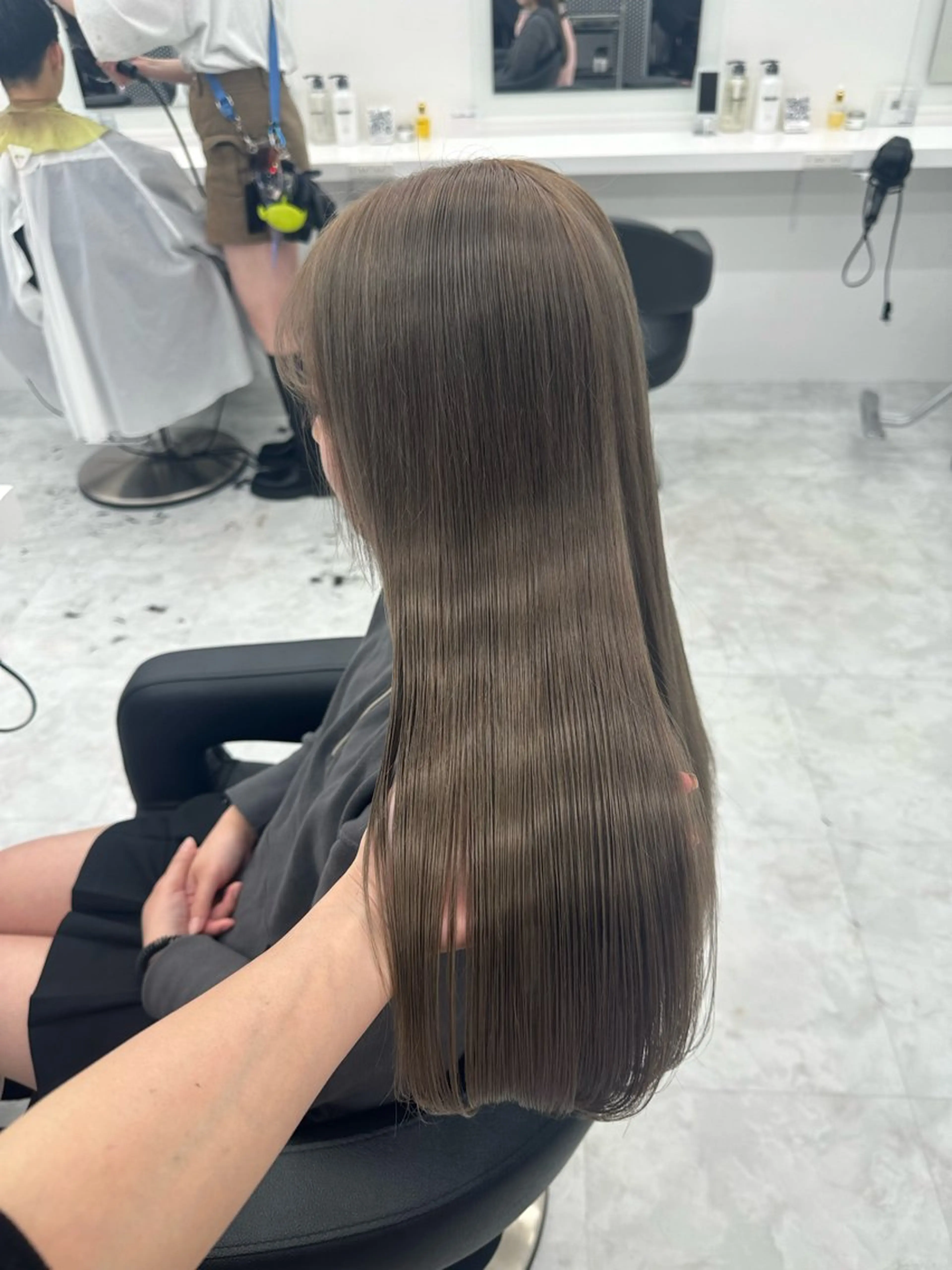 ロング カラー グレージュ ヘアカラー 🪞ハイトーン🪞 🤍waka🤍のヘアスタイル