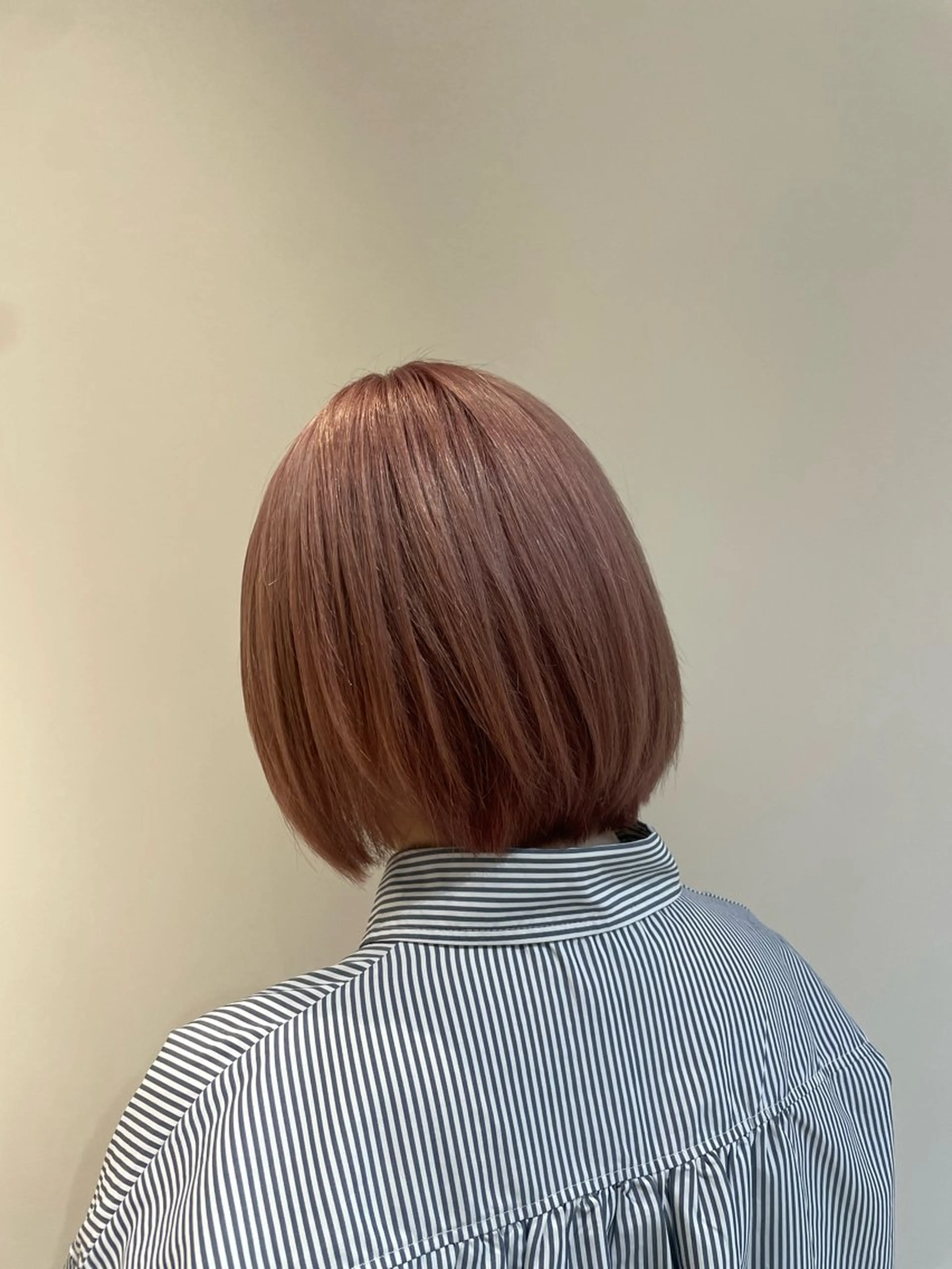 ショート カラー ベージュカラー ピンクカラー ピンクベージュ ヘアカラー トリートメント 大川 夏実のヘアスタイル