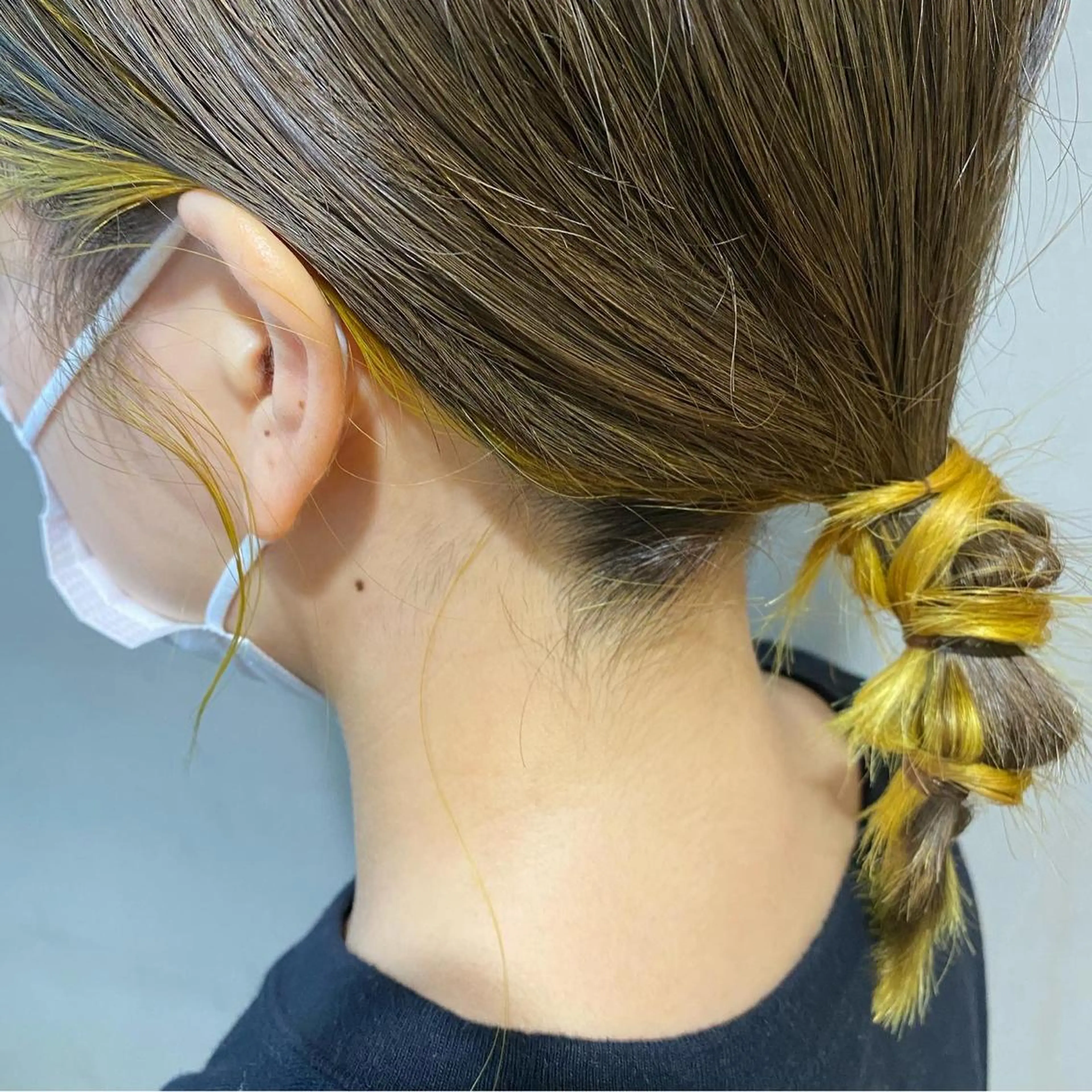 セミロング カラー ヘアカラー 梅田ハイトーン チダ ヒナノのヘアスタイル