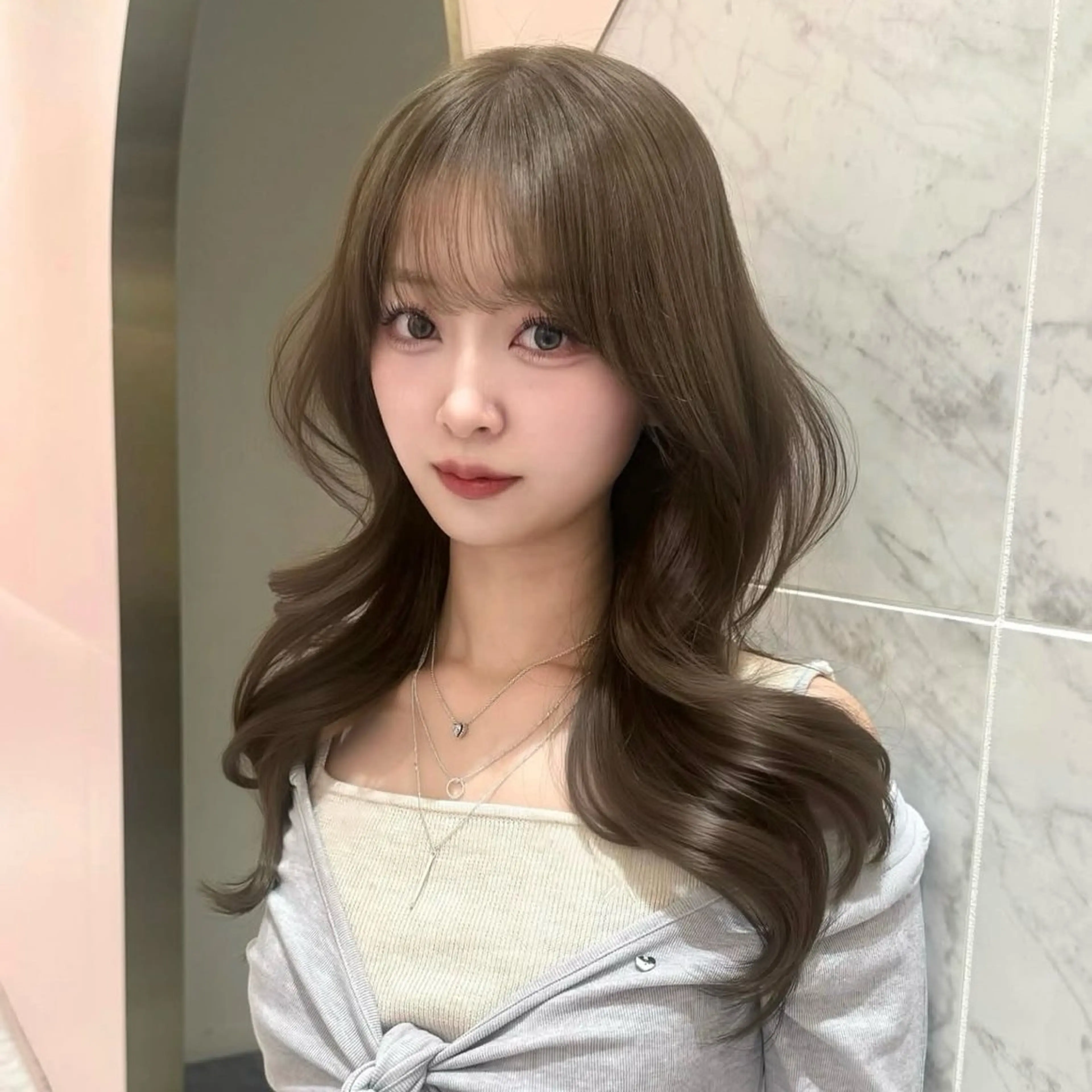 ロング カラー ベージュカラー ブリーチ ダブルカラー ヘーゼル レイヤーカット カット ヘアカラー トリートメント モテ韓国ヘア/ レイヤー🤍RIKAのヘアスタイル