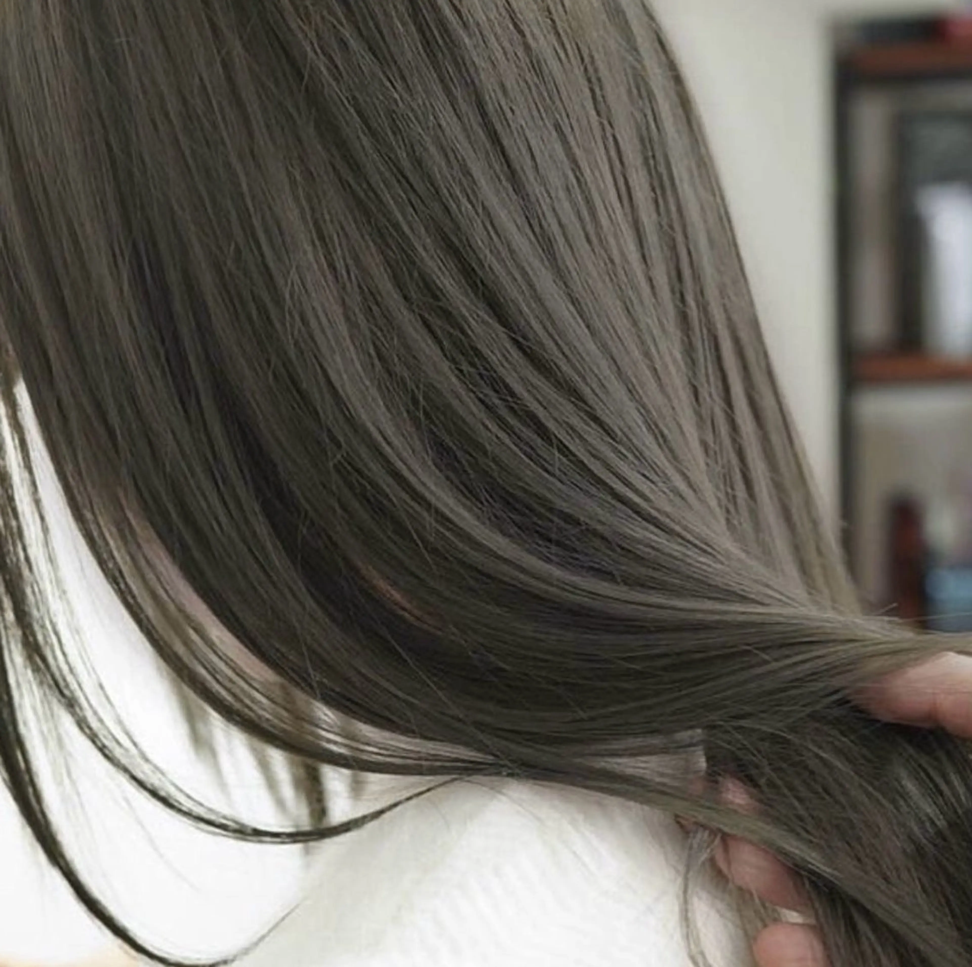 セミロング カラー ブリーチ ダブルカラー グレージュ ブリーチなしカラー オリーブグレージュ ヘアカラー トリートメント 🕊️レイヤーカット 透明感カラー GOのヘアスタイル