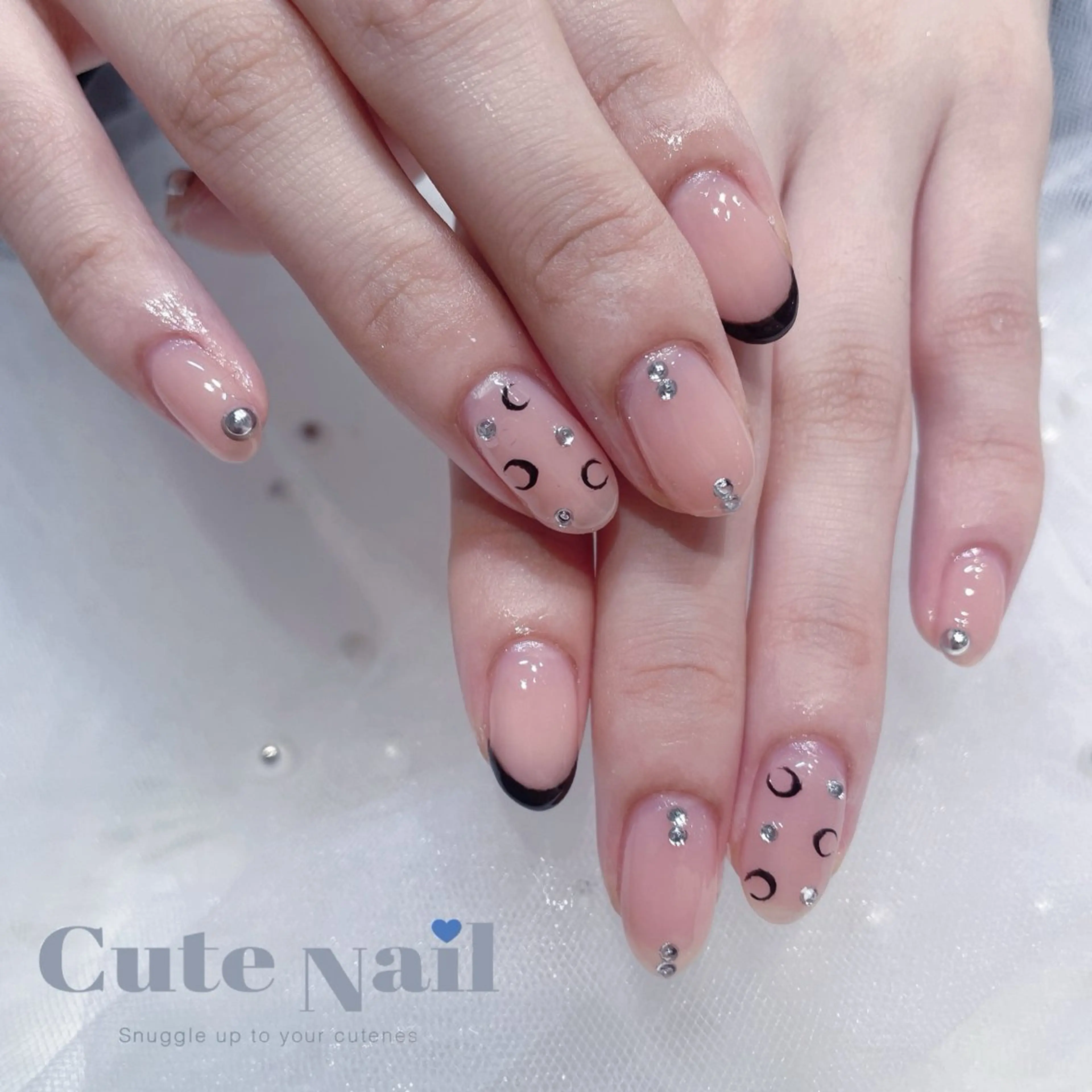 ネイル GO TODAY SHAiRE SALON原宿 Liber所属・️🫧もこ 艶感ネイル🫧のネイルデザイン